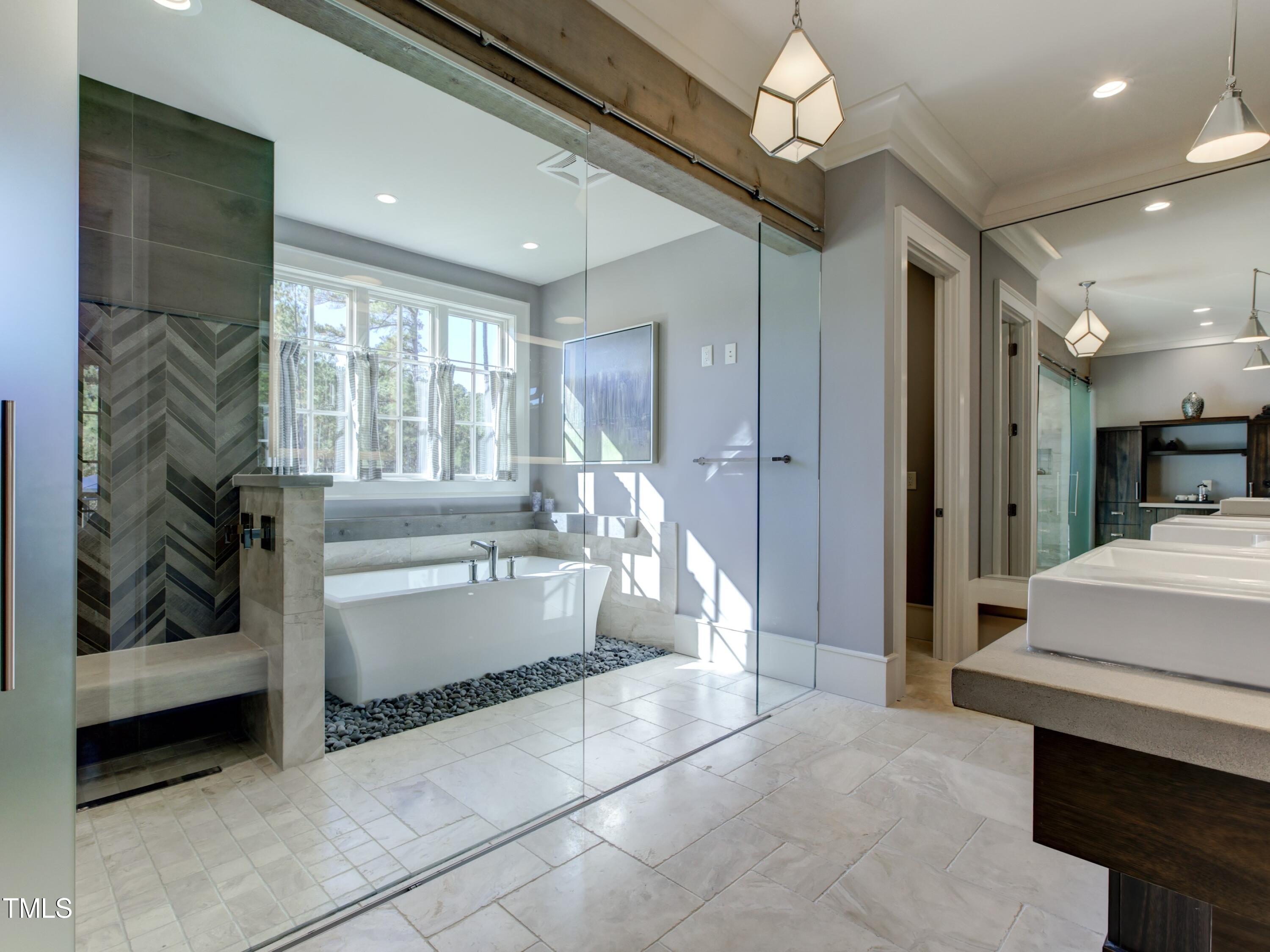 5105 Avalaire Oaks Drive