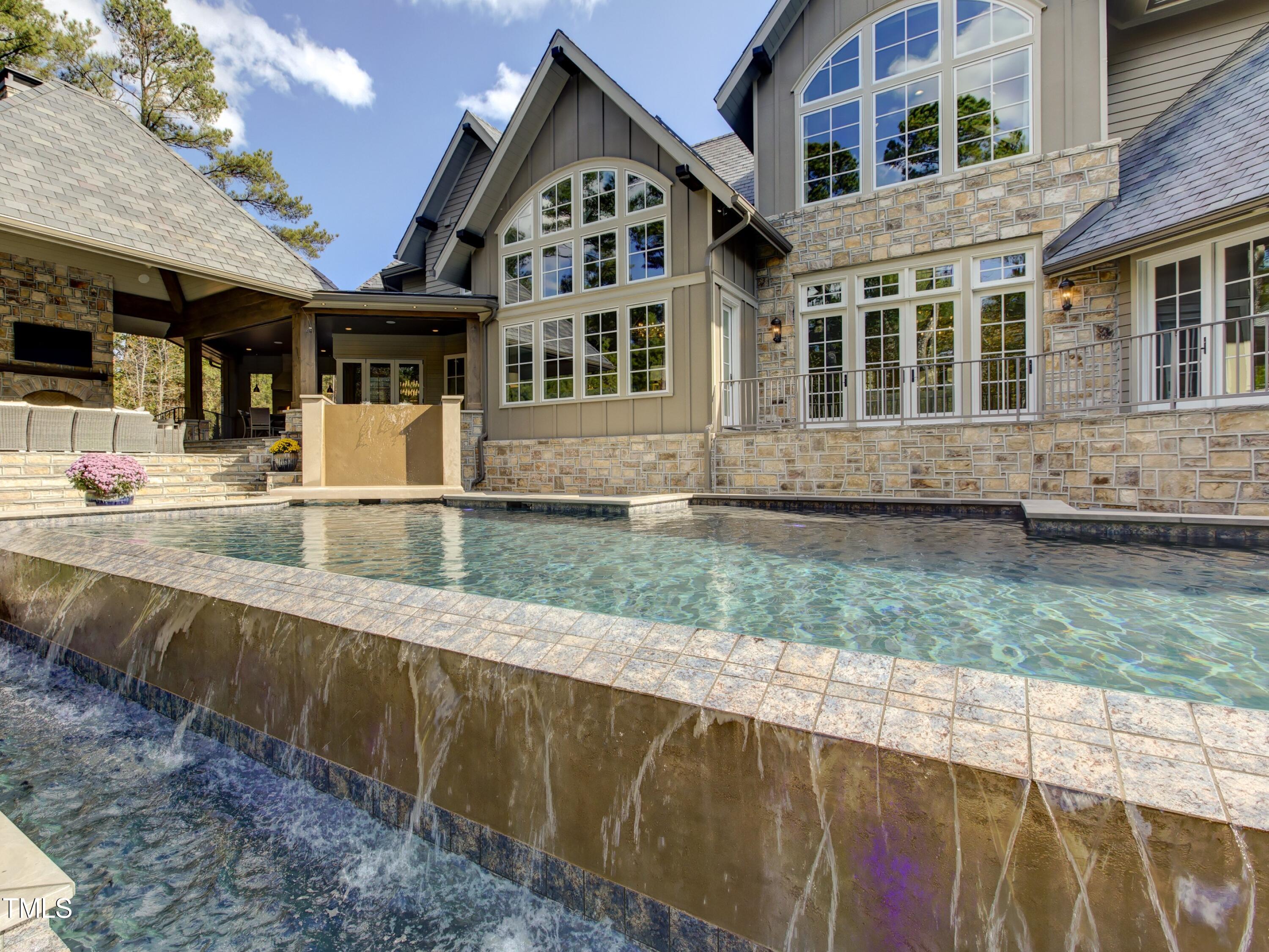 5105 Avalaire Oaks Drive