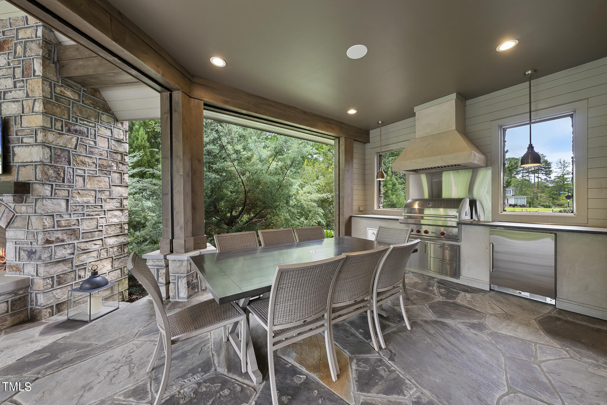 5105 Avalaire Oaks Drive
