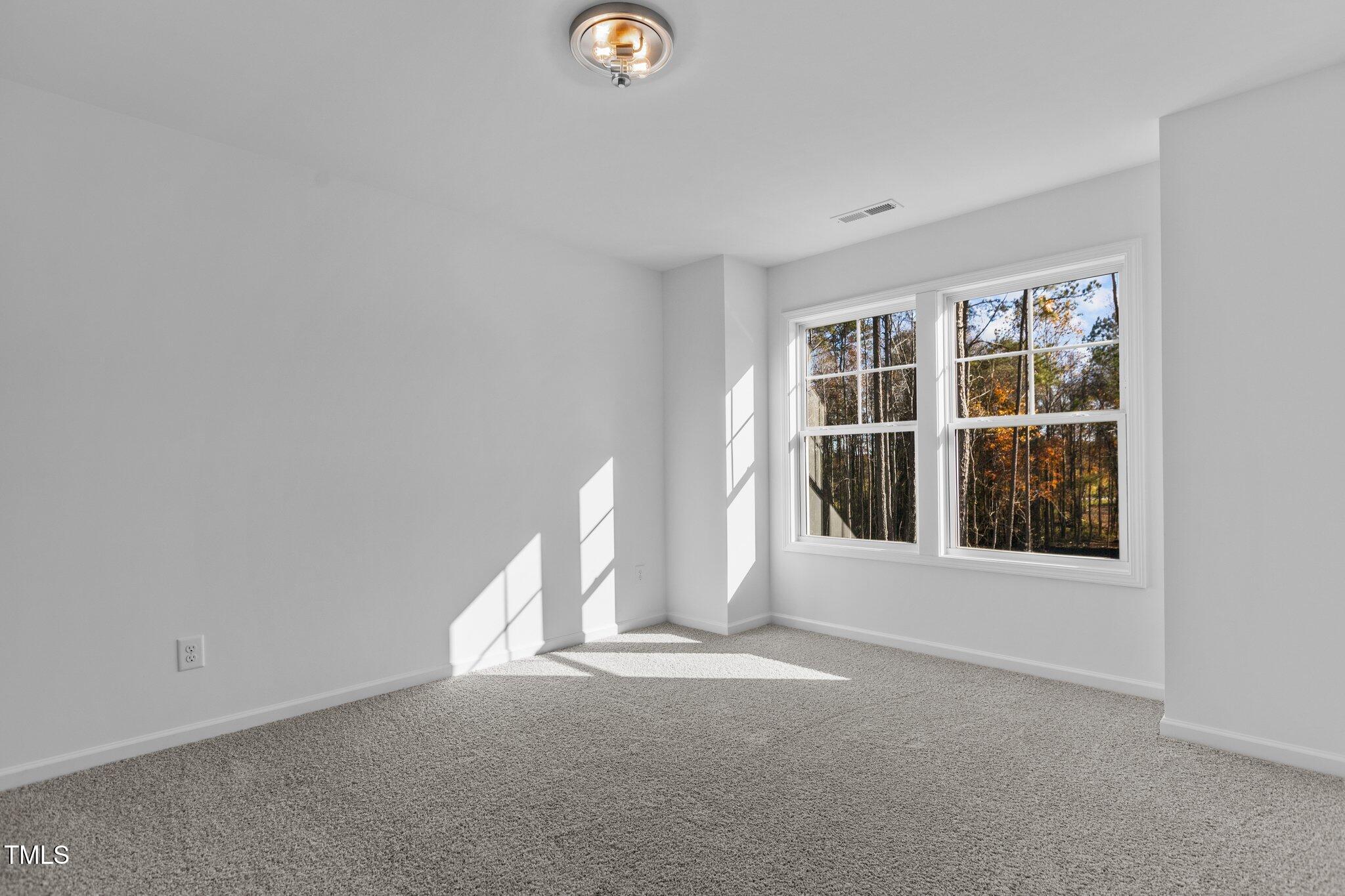 5009 Macleod Place