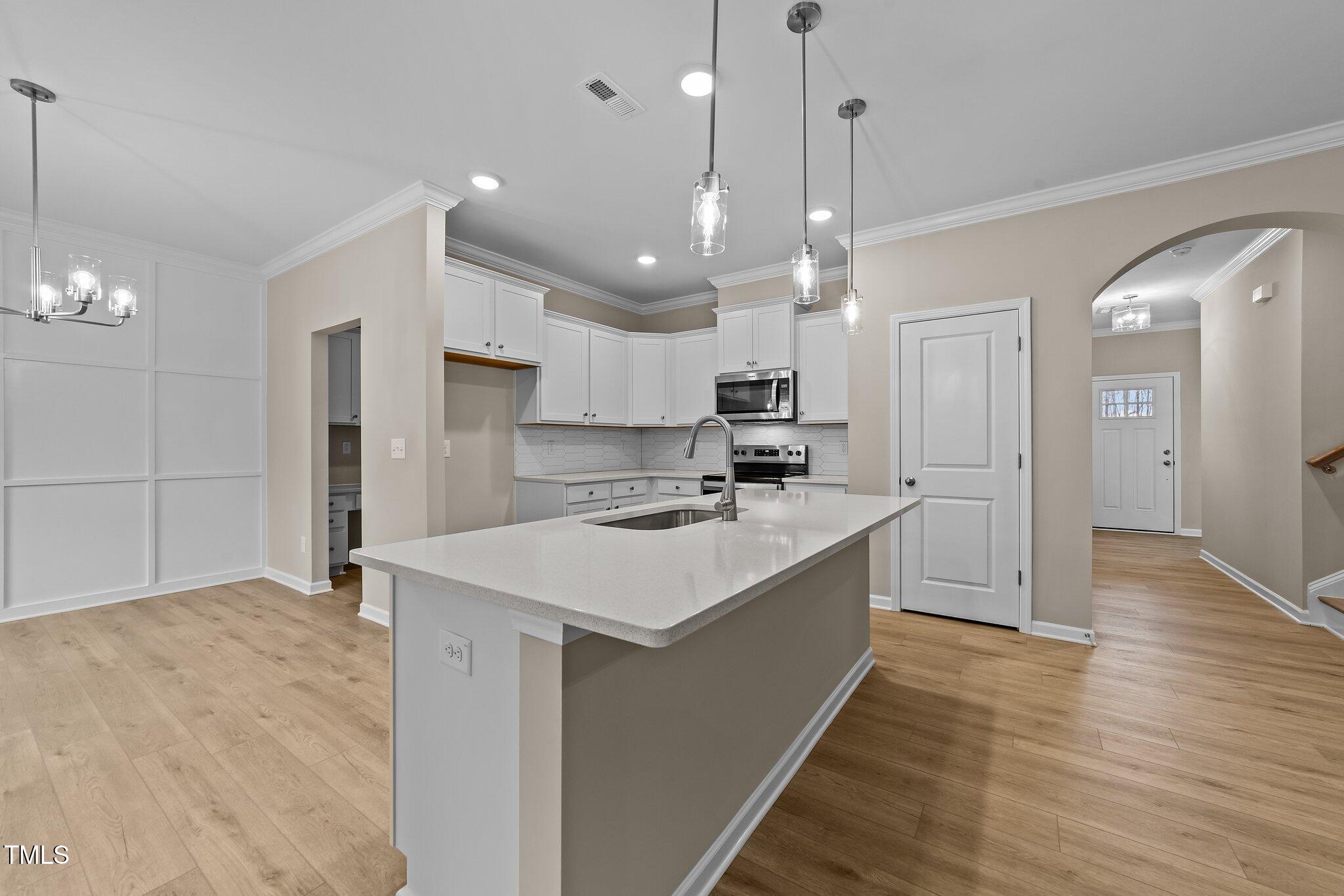 5005 Macleod Place