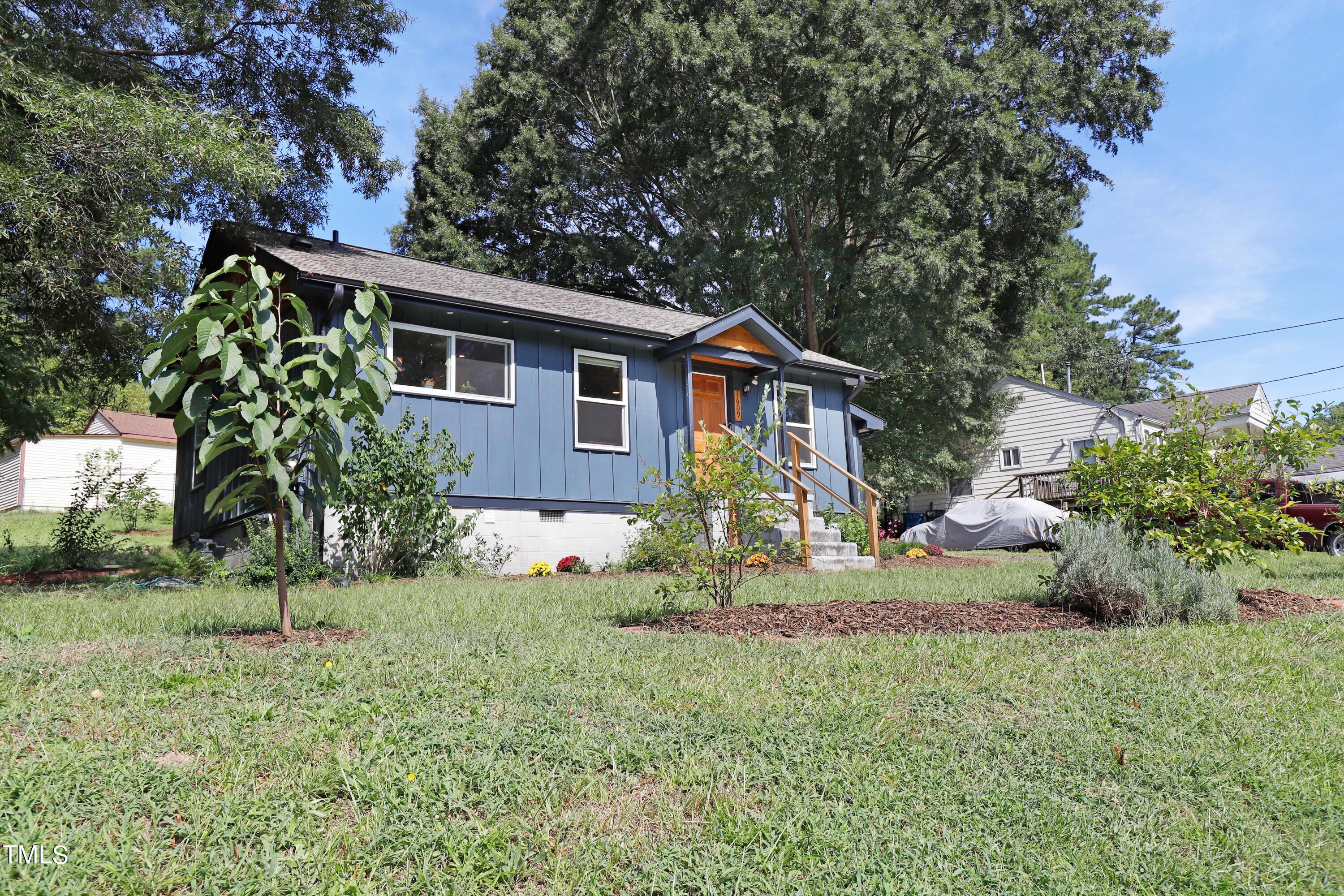 1609 Robinhood Road