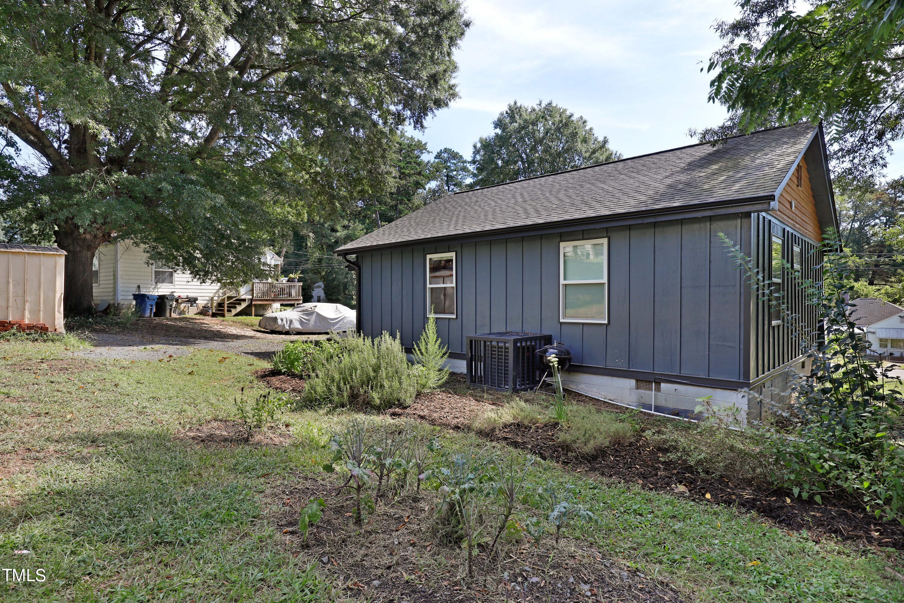 1609 Robinhood Road