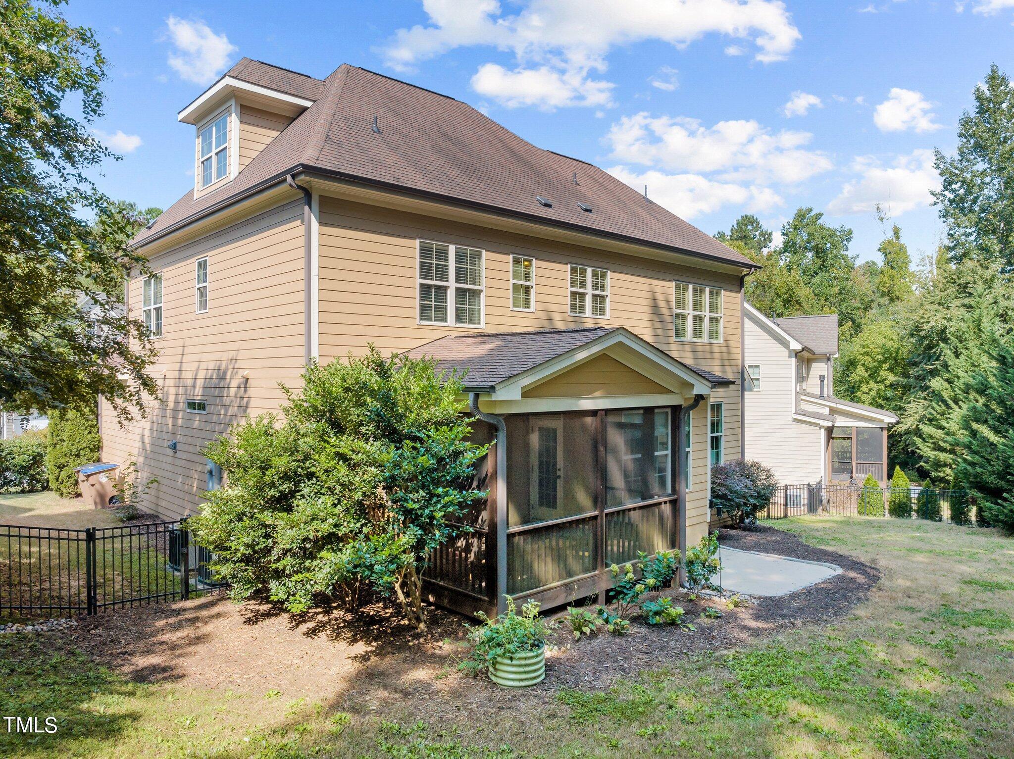 1008 Shasta Daisy Drive