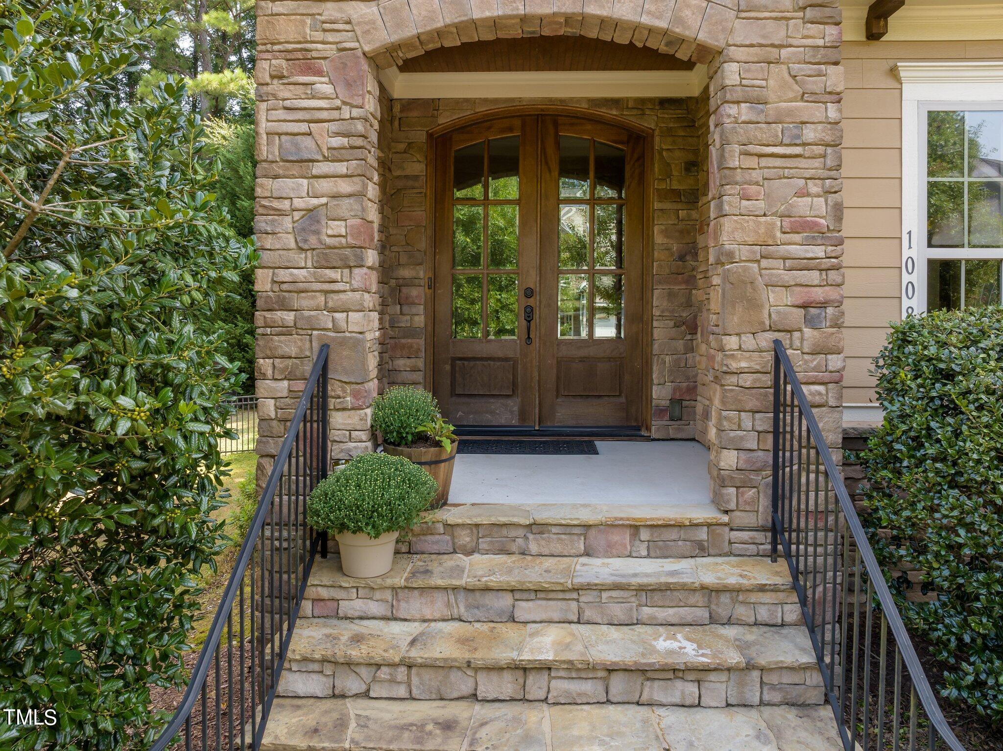 1008 Shasta Daisy Drive