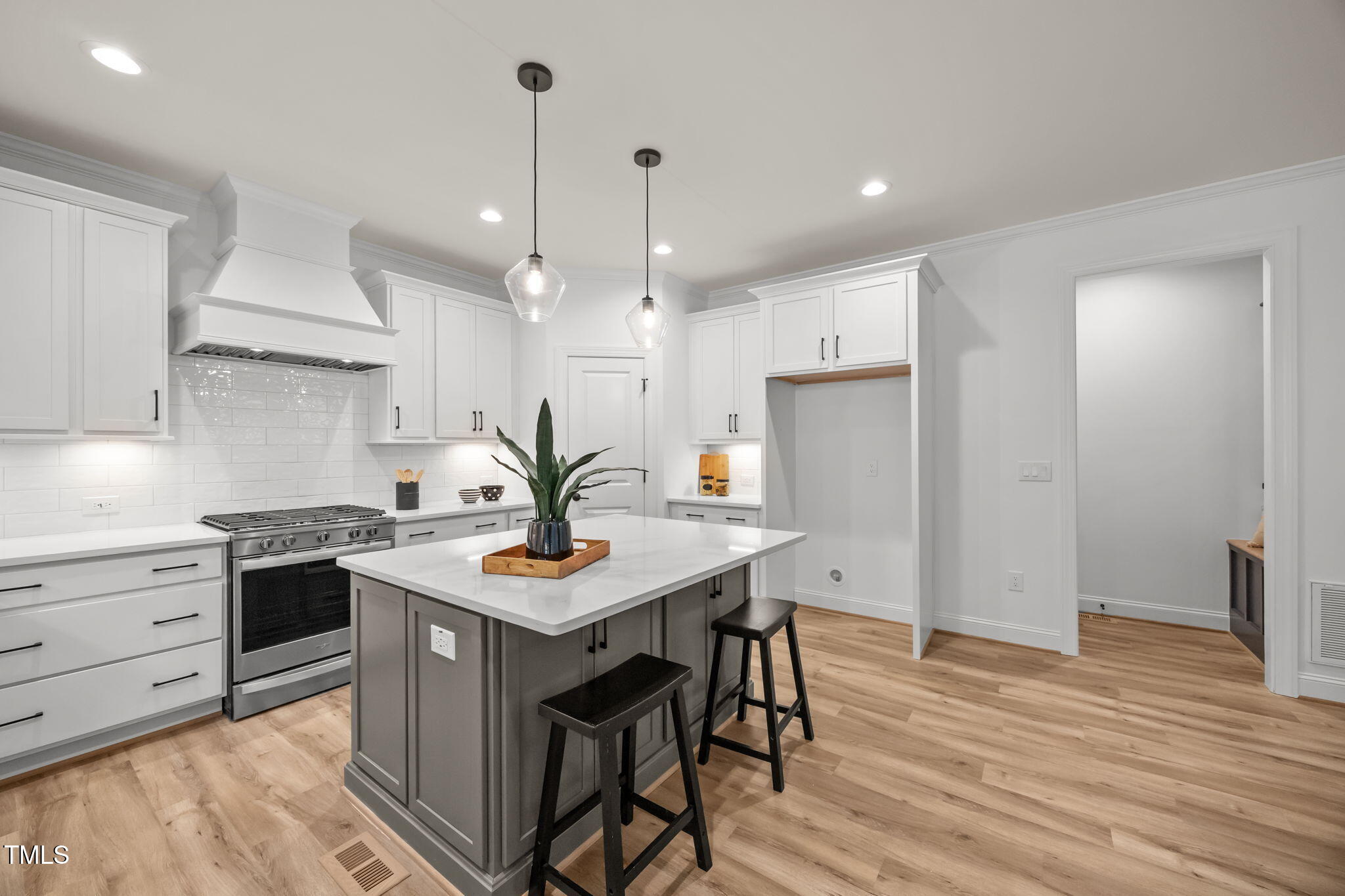 2621 Silver Gate Court