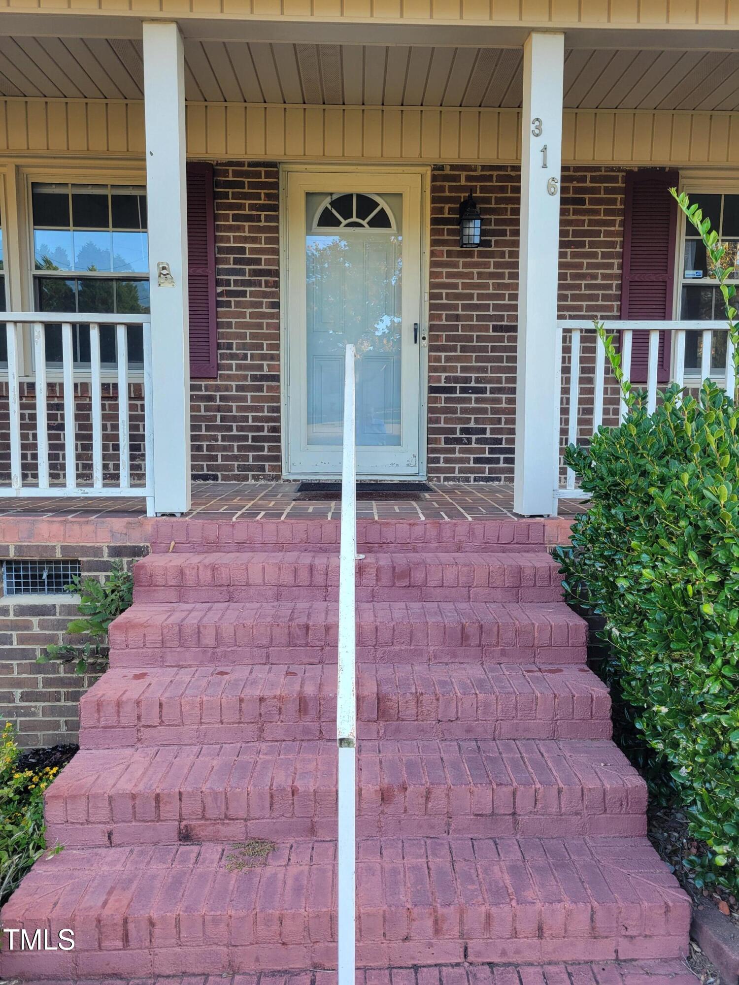 316 Edgewater Drive