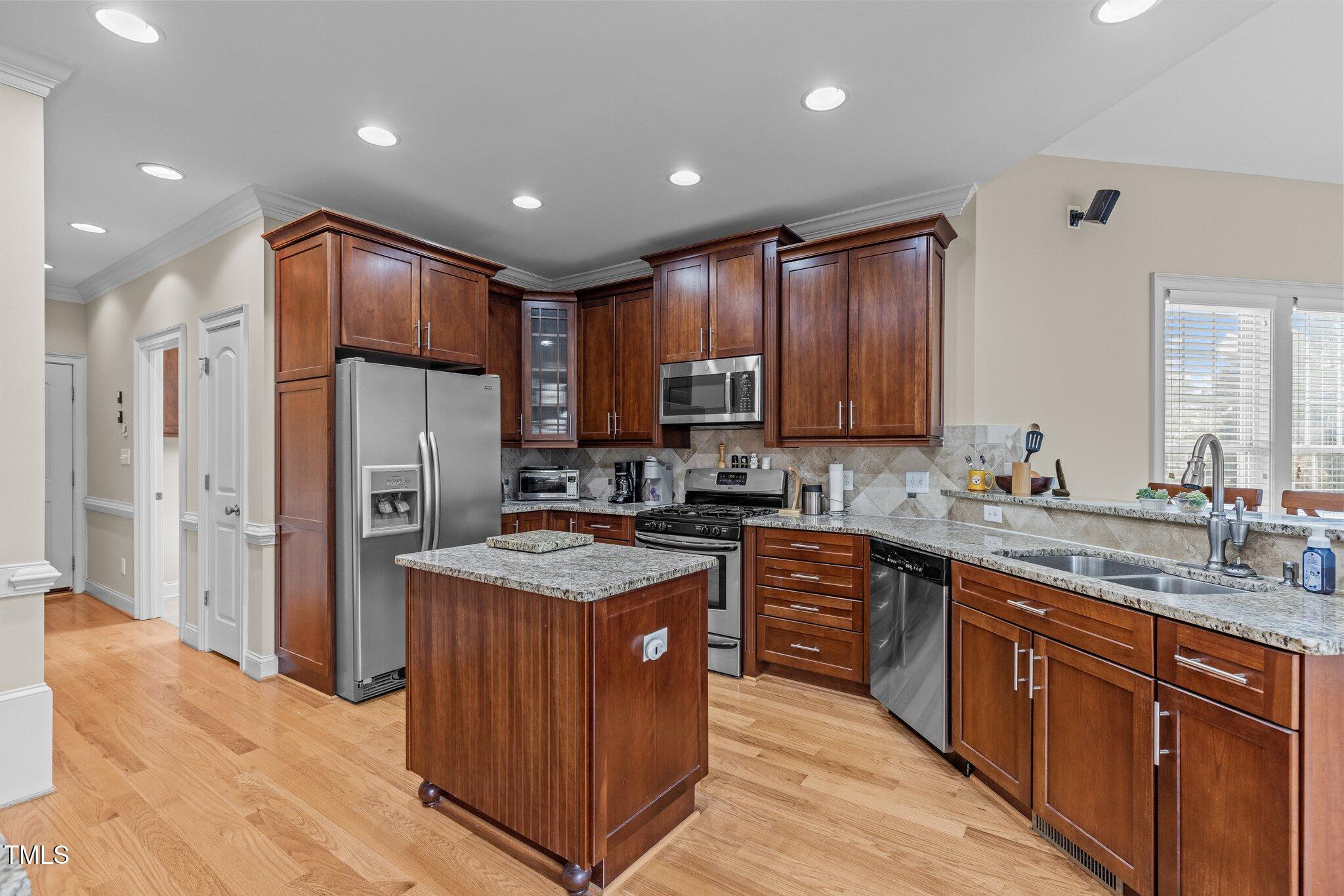 1012 Eagleshire Place