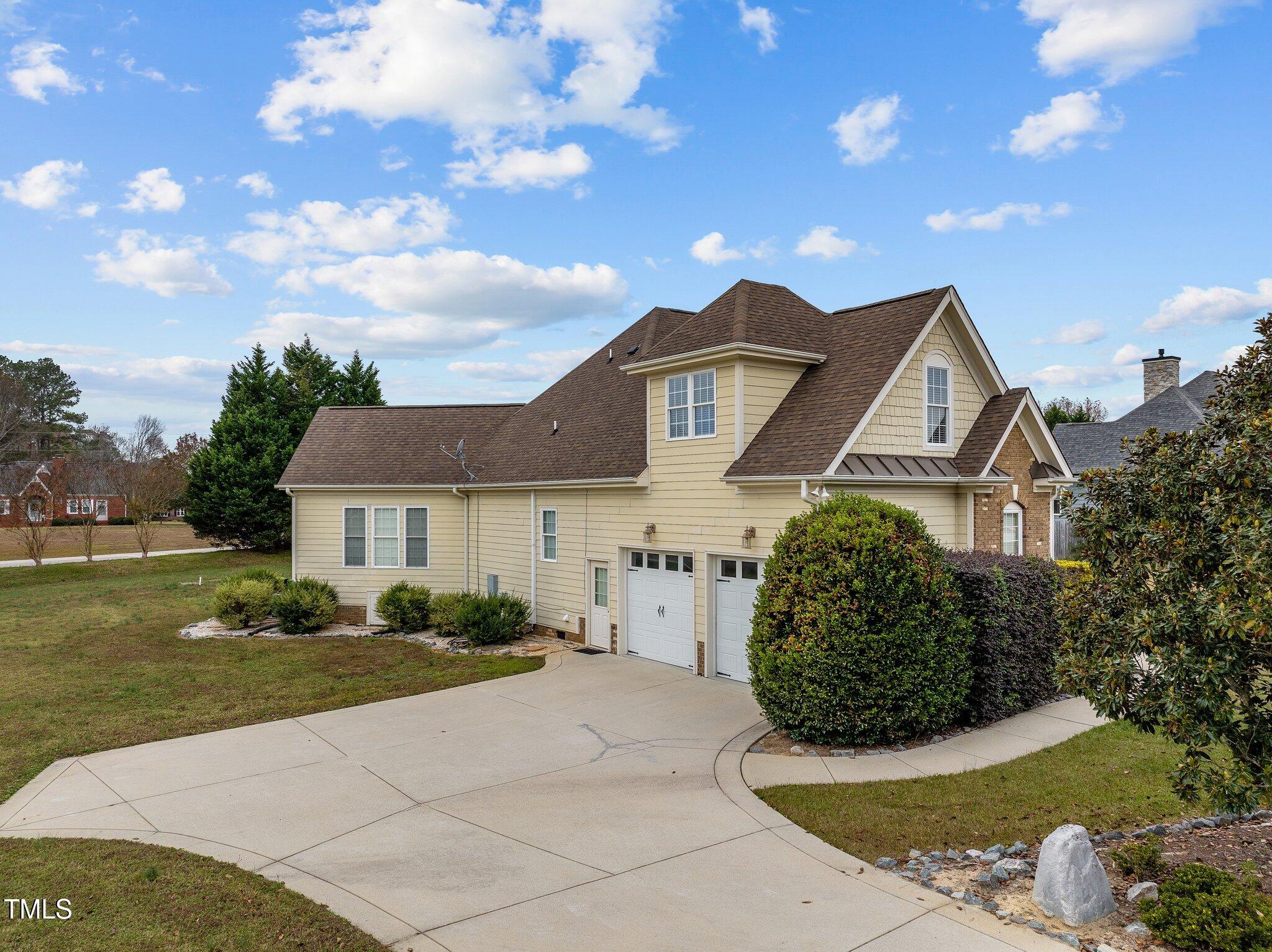 1012 Eagleshire Place