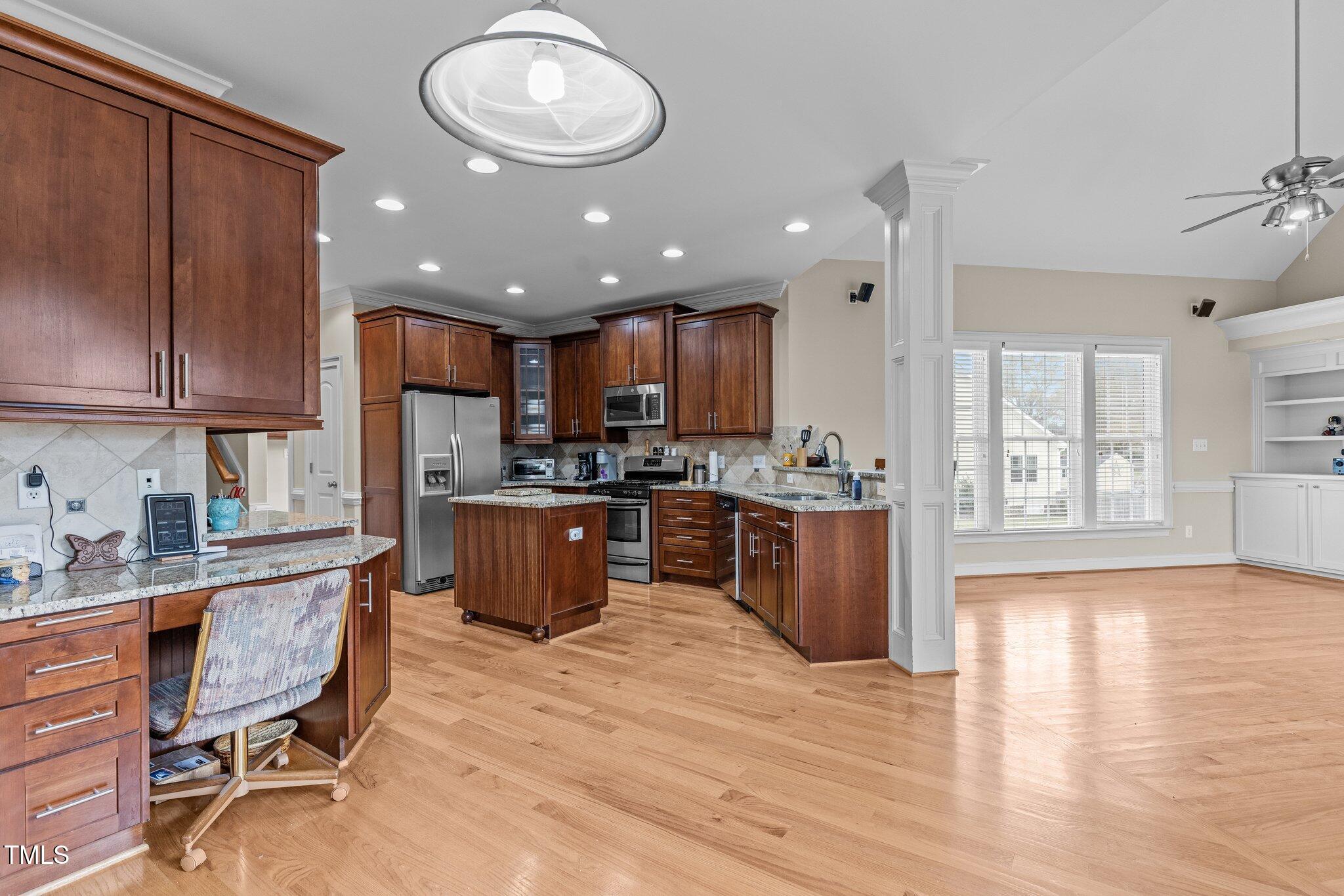 1012 Eagleshire Place