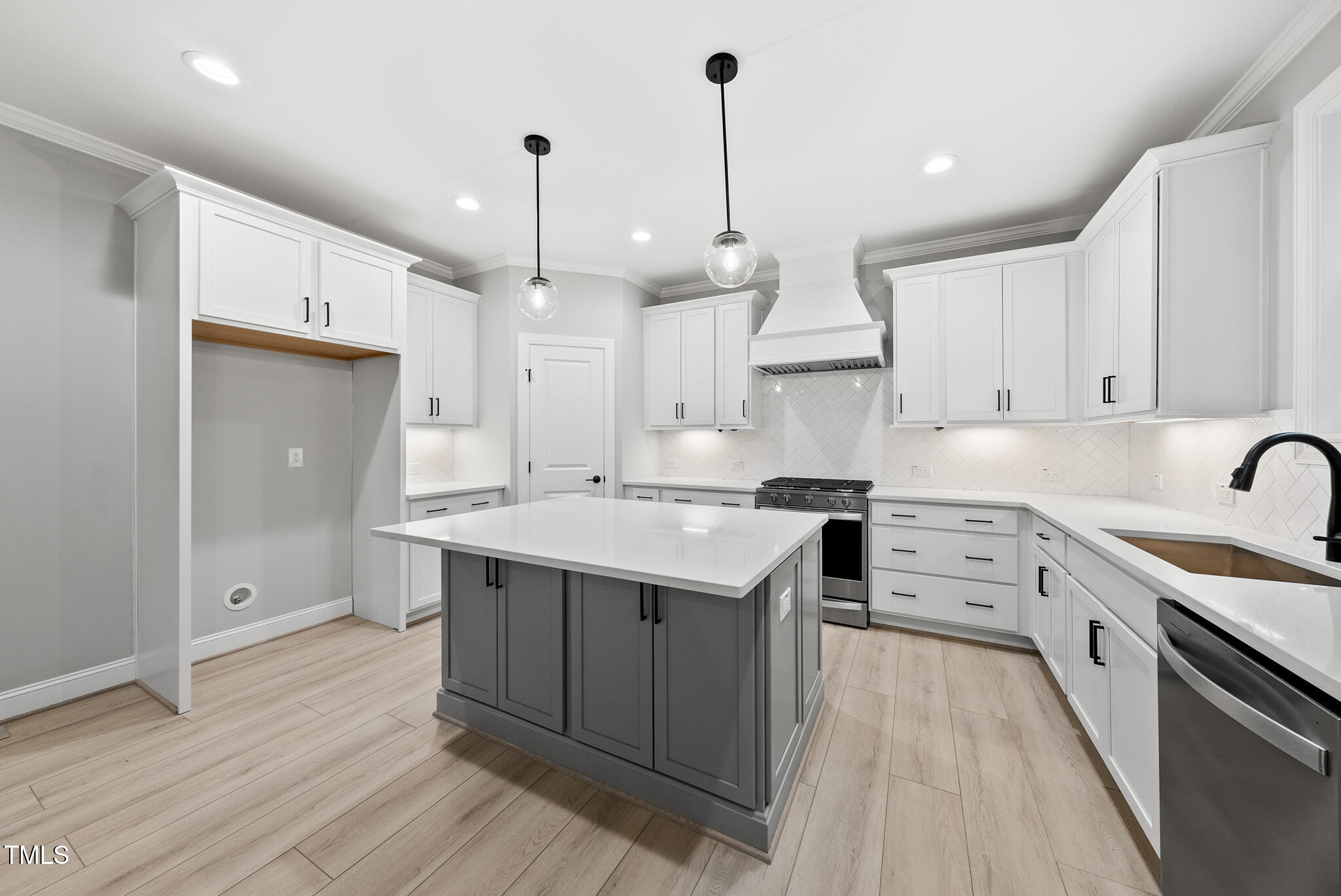 2624 Silver Gate Court