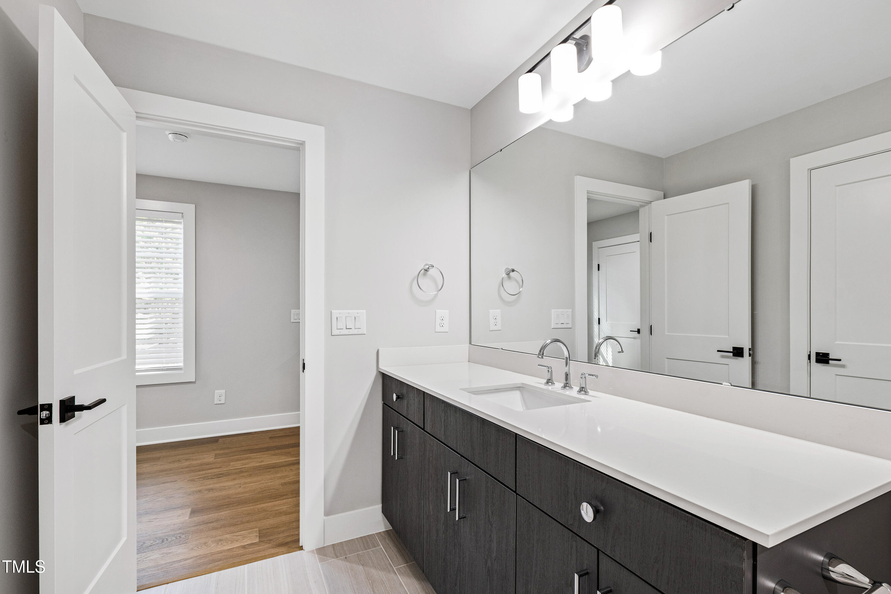 1128/1130 Cedarhurst Drive