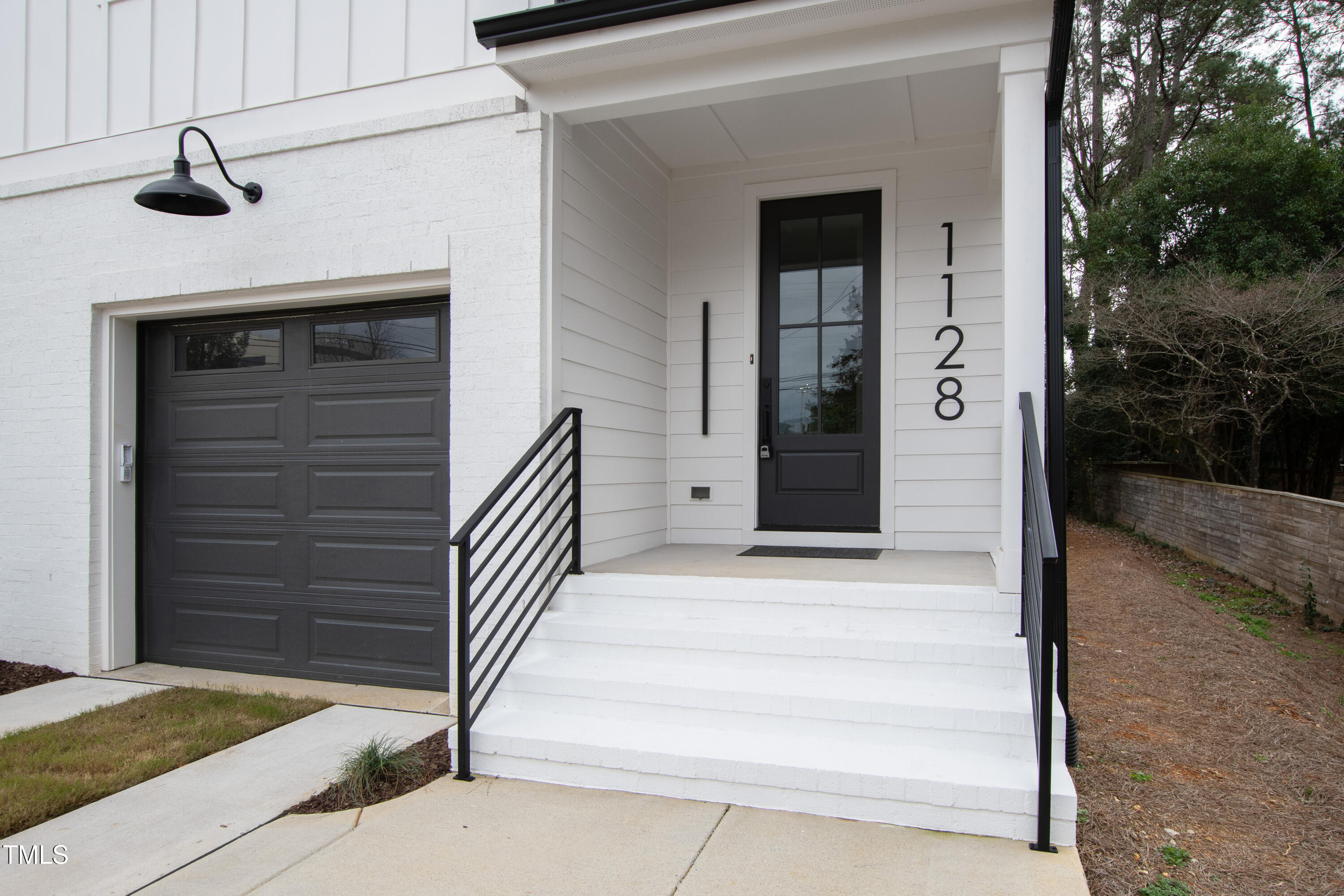 1128/1130 Cedarhurst Drive