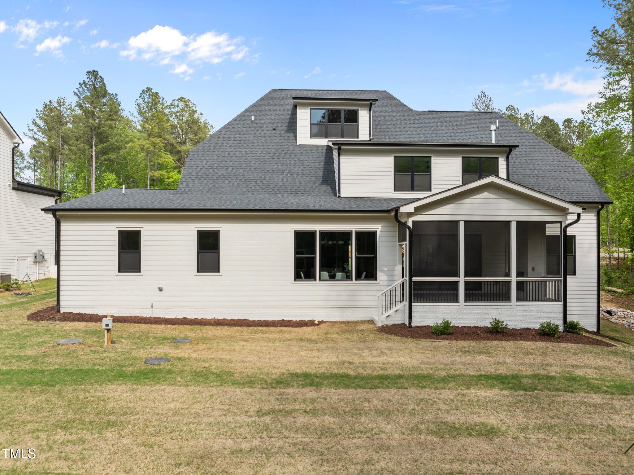 7813 Ailesbury Road