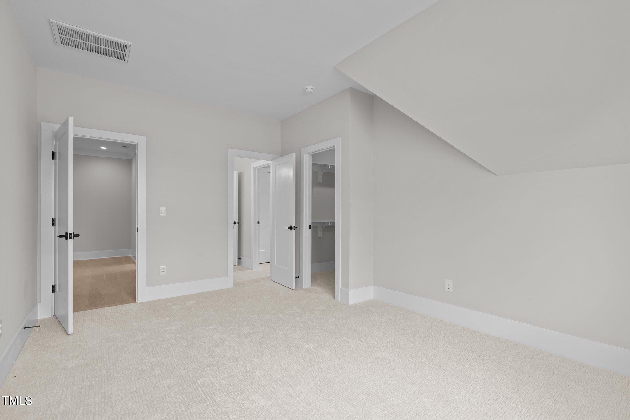 7813 Ailesbury Road