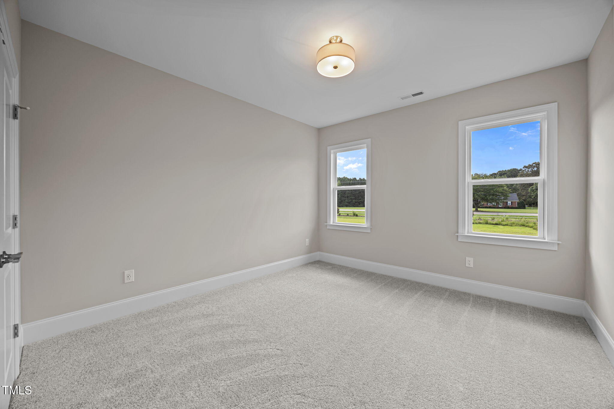 190 Broadleaf Lane