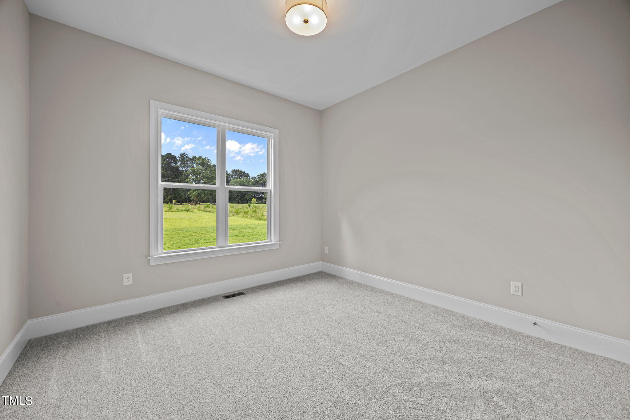 190 Broadleaf Lane