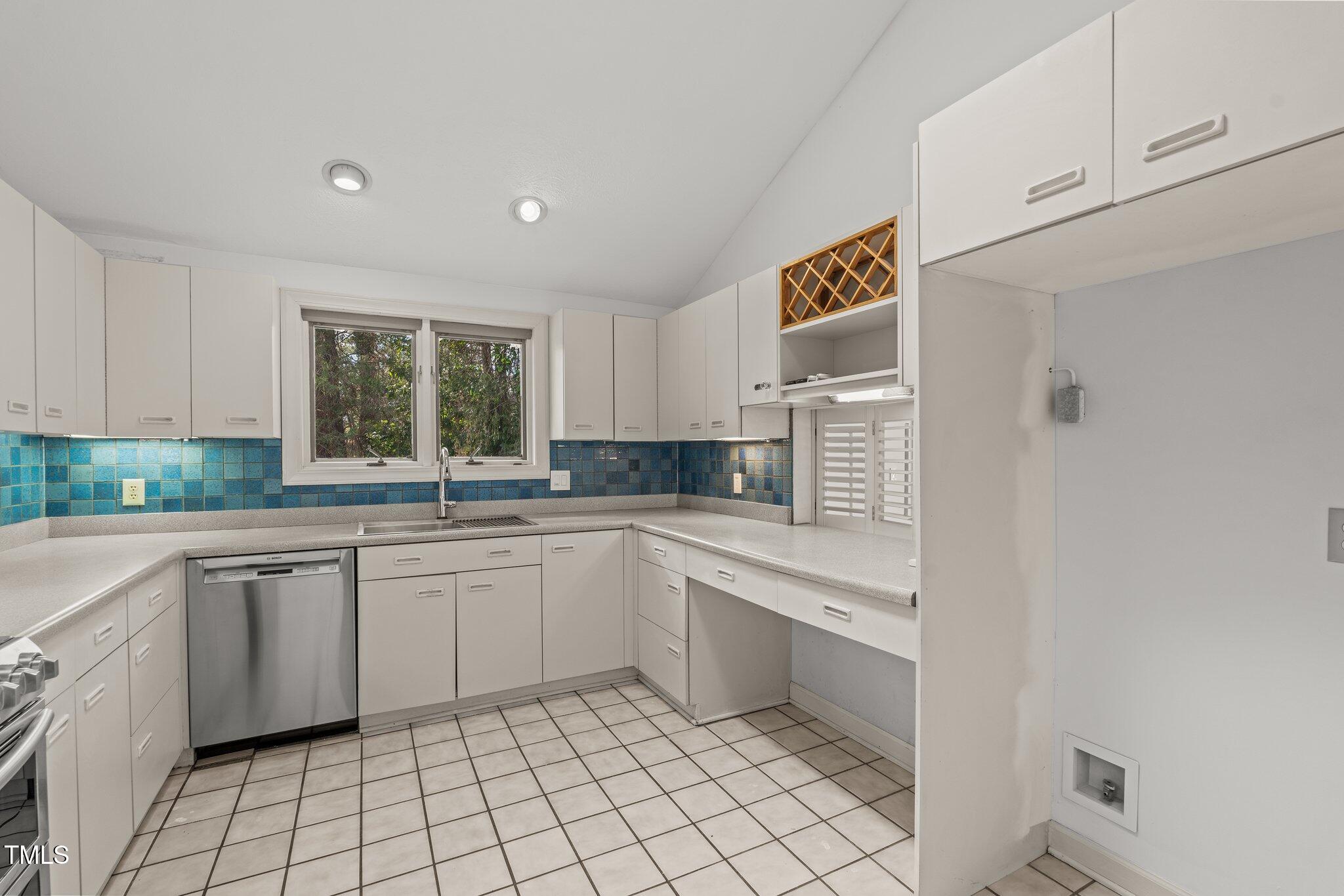 232 Lakeview Drive