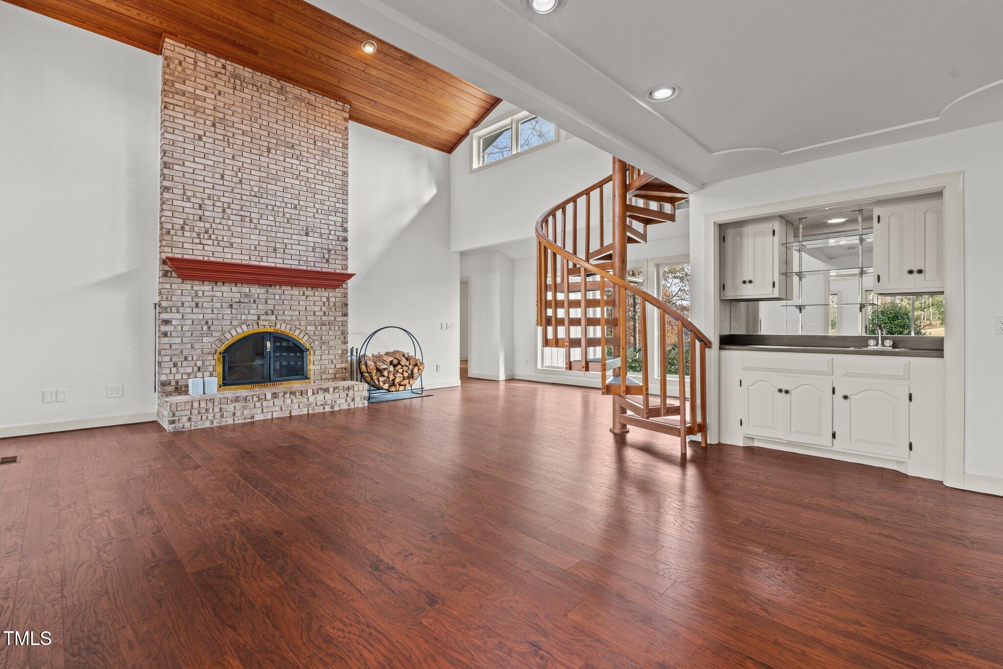 232 Lakeview Drive