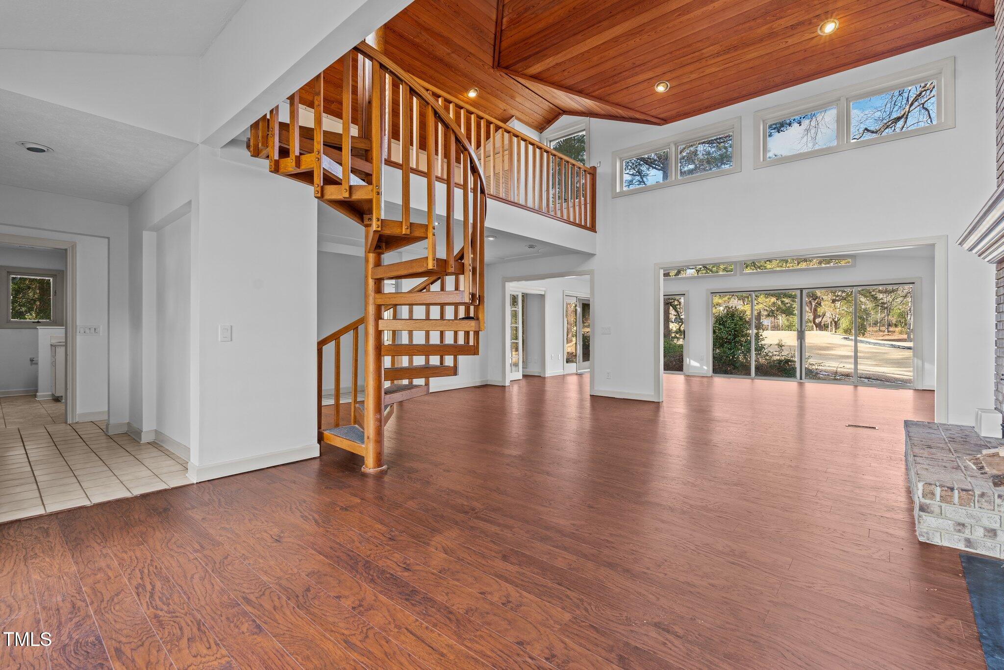 232 Lakeview Drive