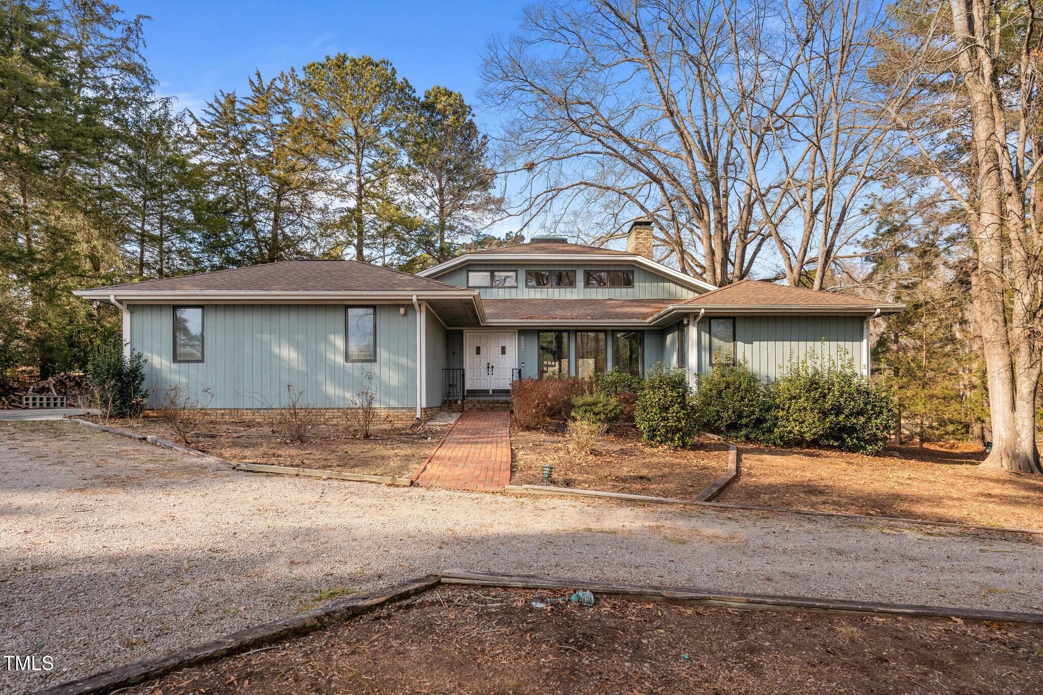 232 Lakeview Drive