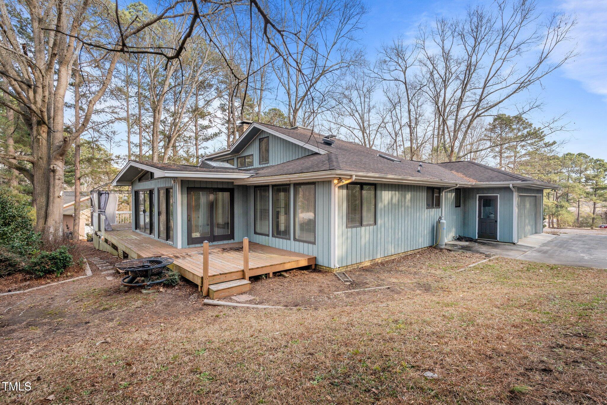232 Lakeview Drive