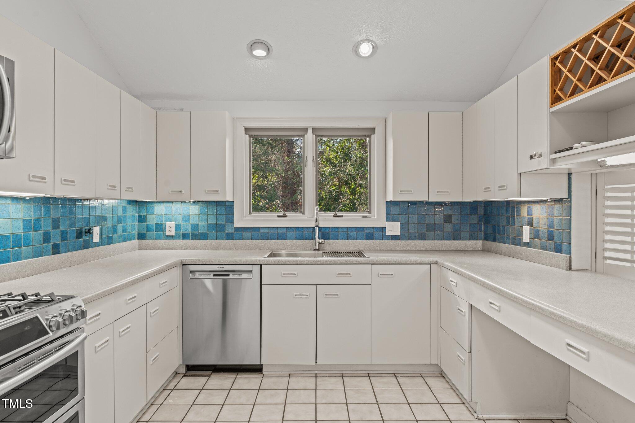 232 Lakeview Drive