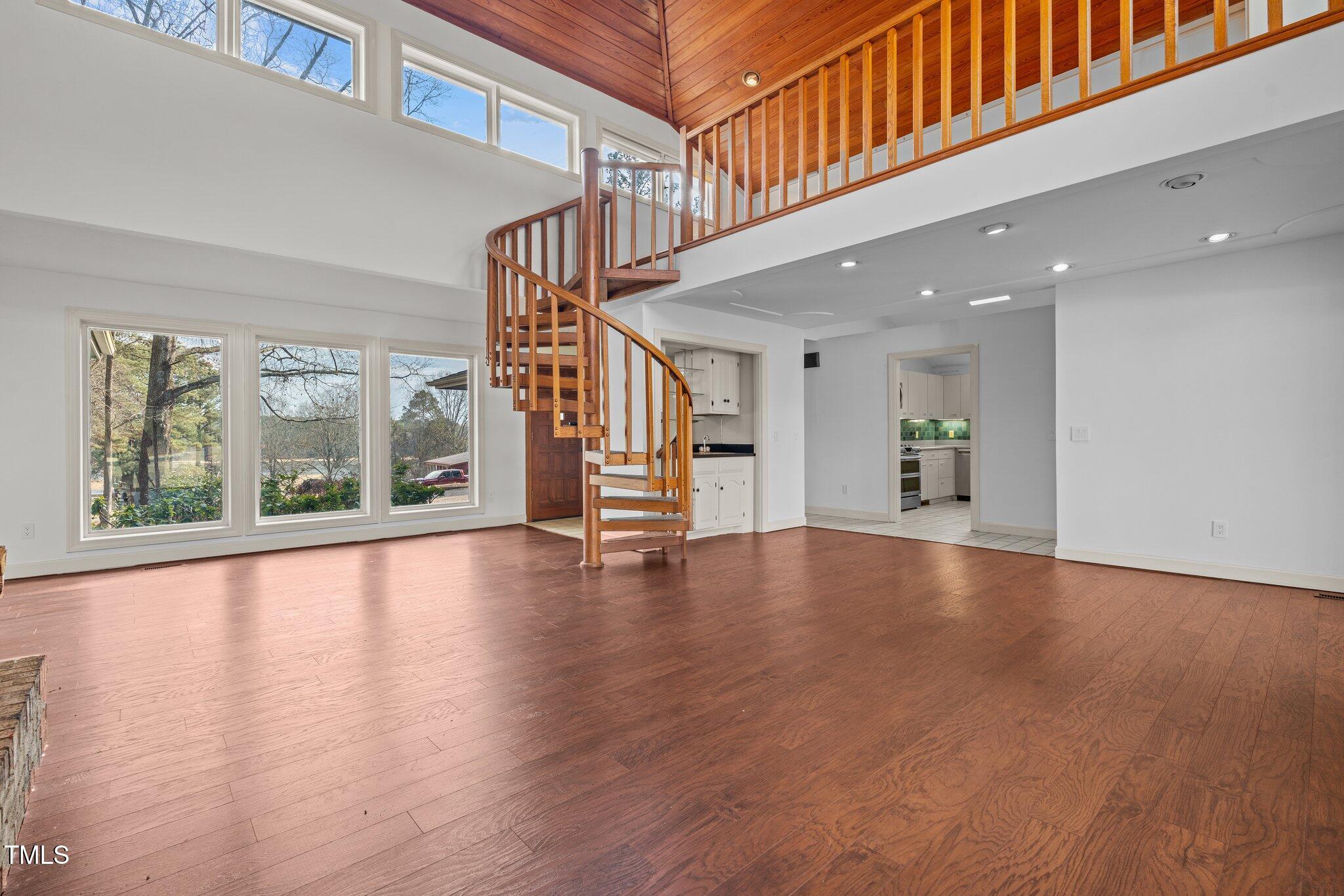 232 Lakeview Drive