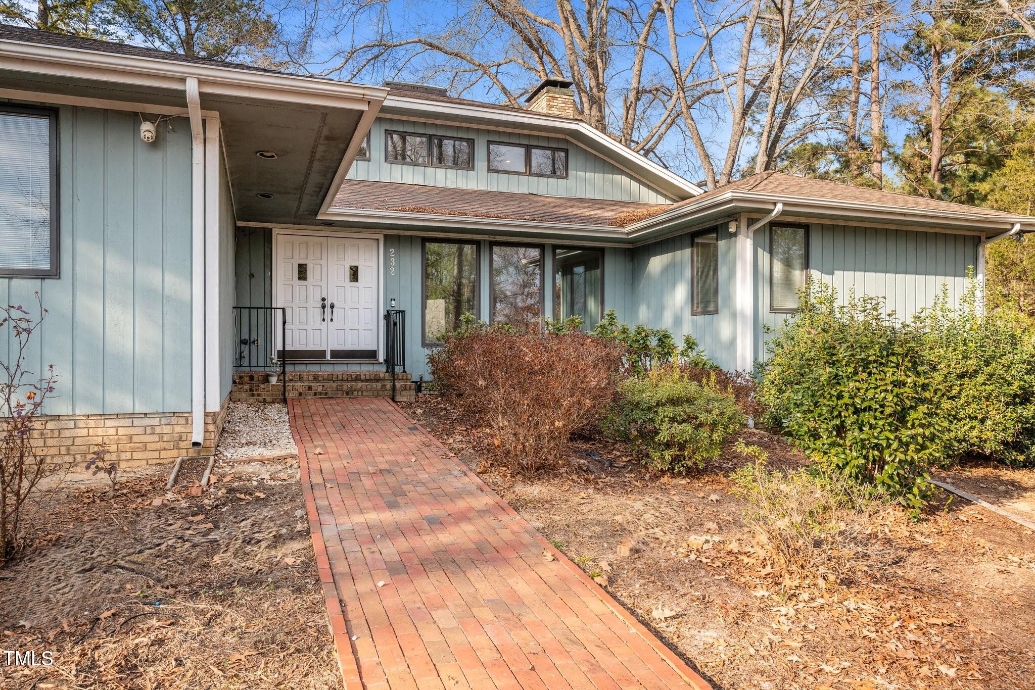 232 Lakeview Drive