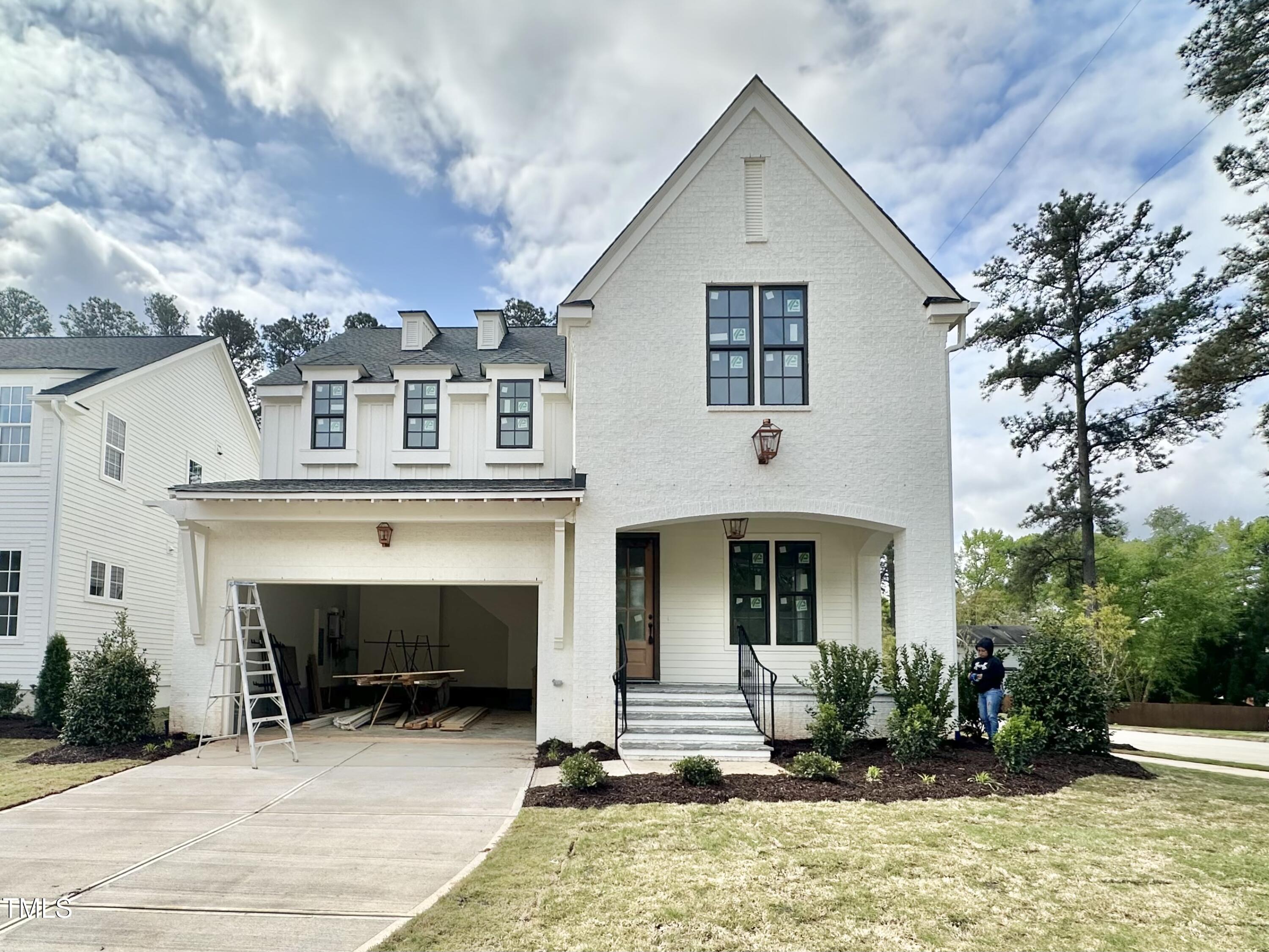 1725 Burnette Garden Path