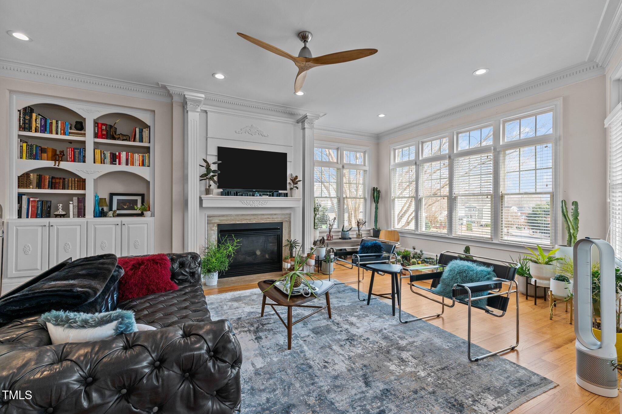 2800 Peachleaf Street