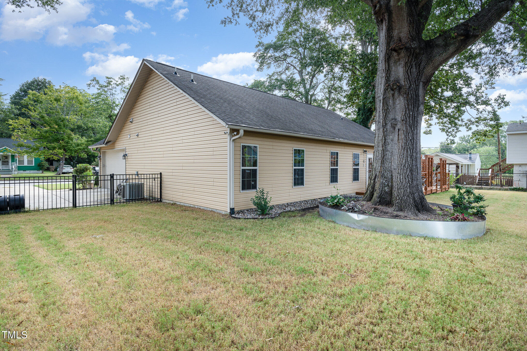 213 W Whitaker Street