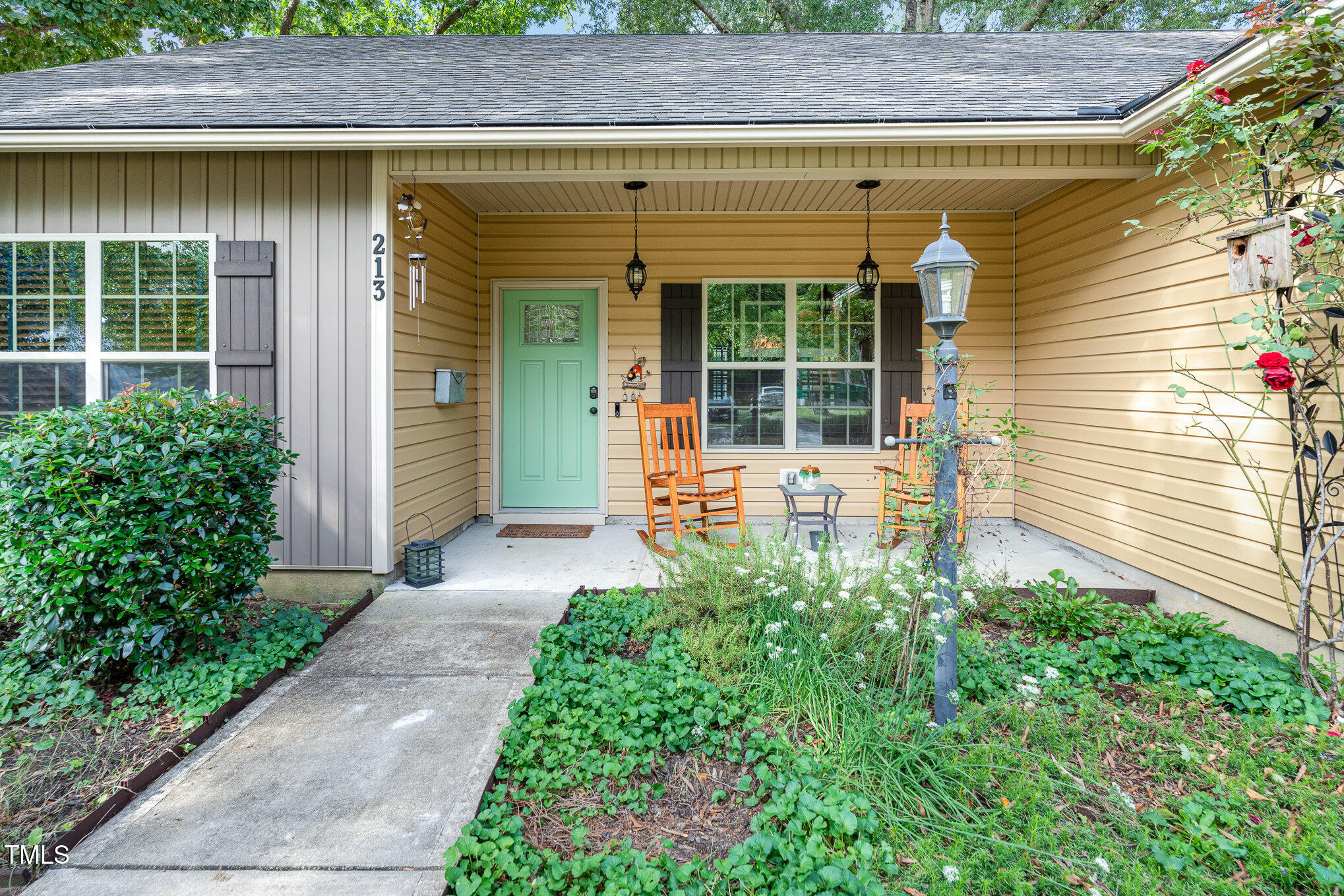 213 W Whitaker Street