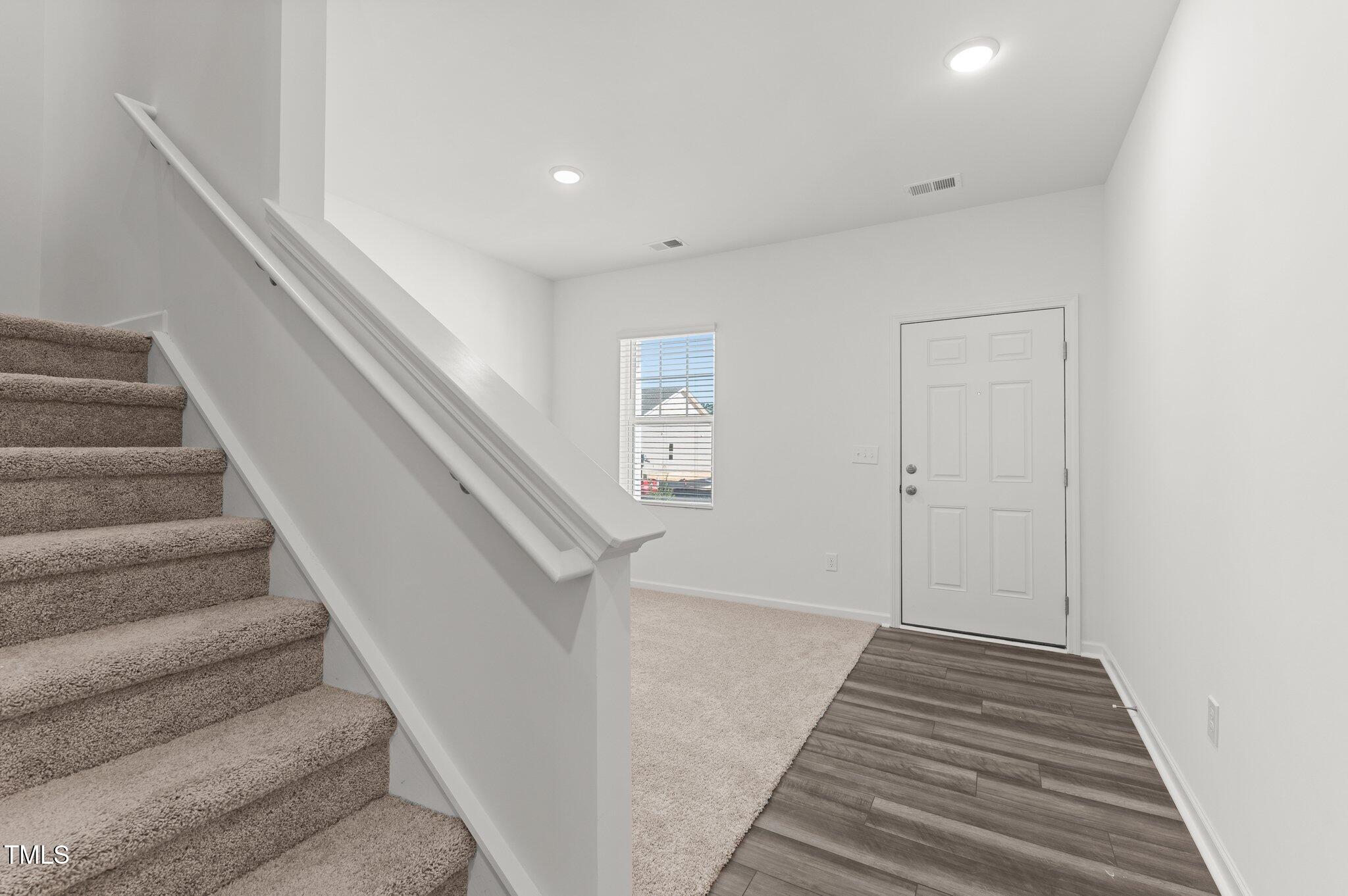 40 Rolling Banks Drive