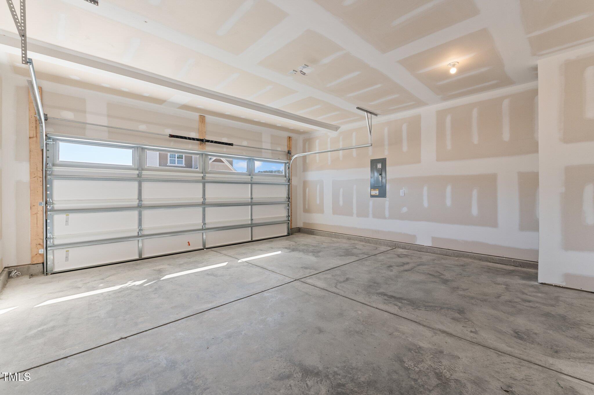 40 Rolling Banks Drive