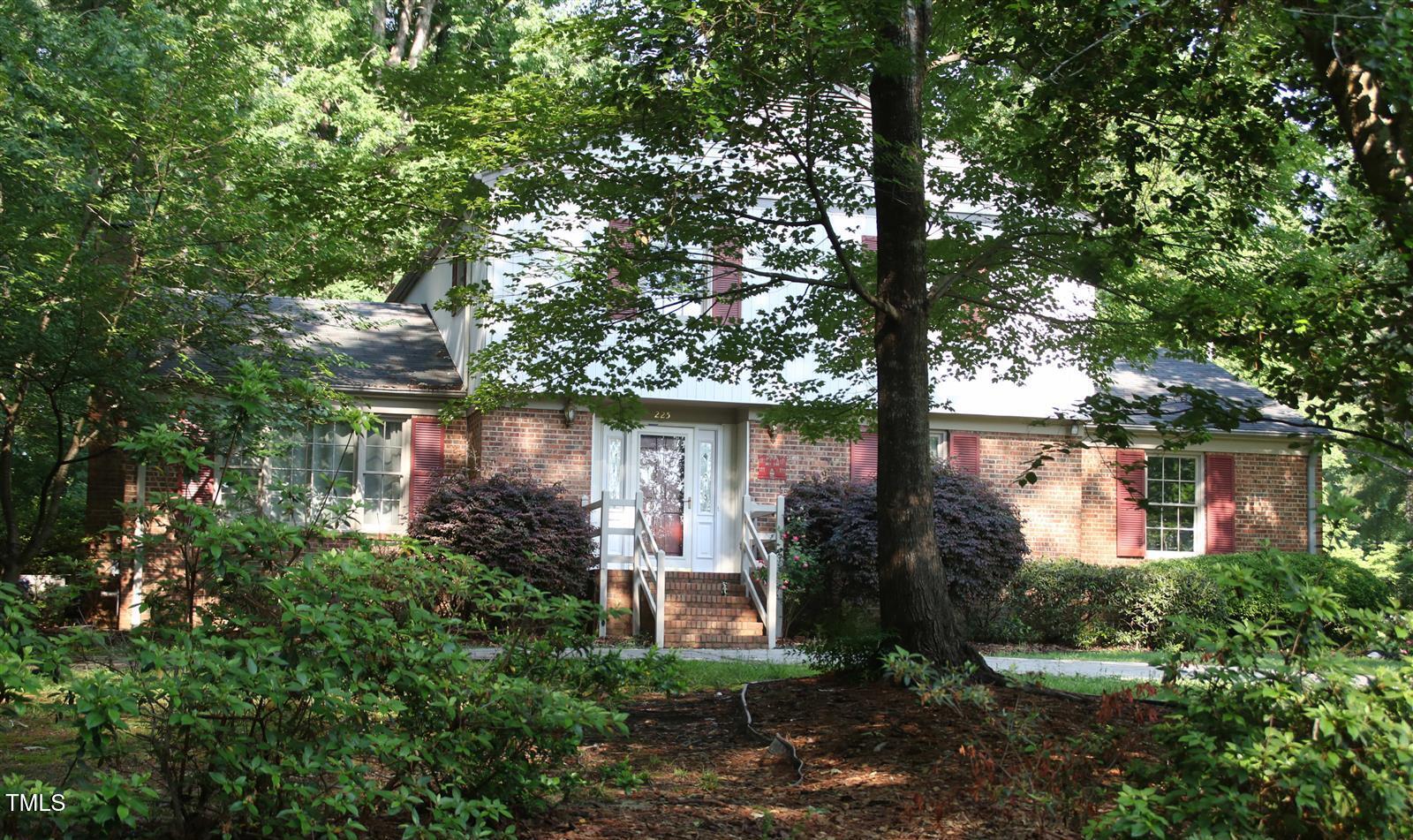 225 Lakeview Drive