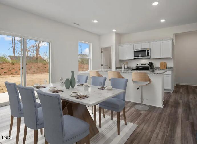 12 Rolling Banks Drive