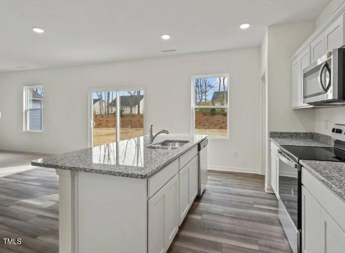 12 Rolling Banks Drive