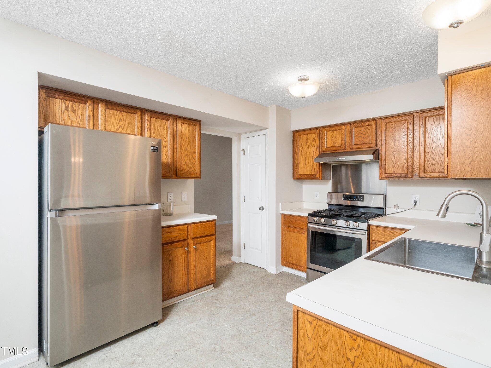 5504 Cumberland Plain Drive