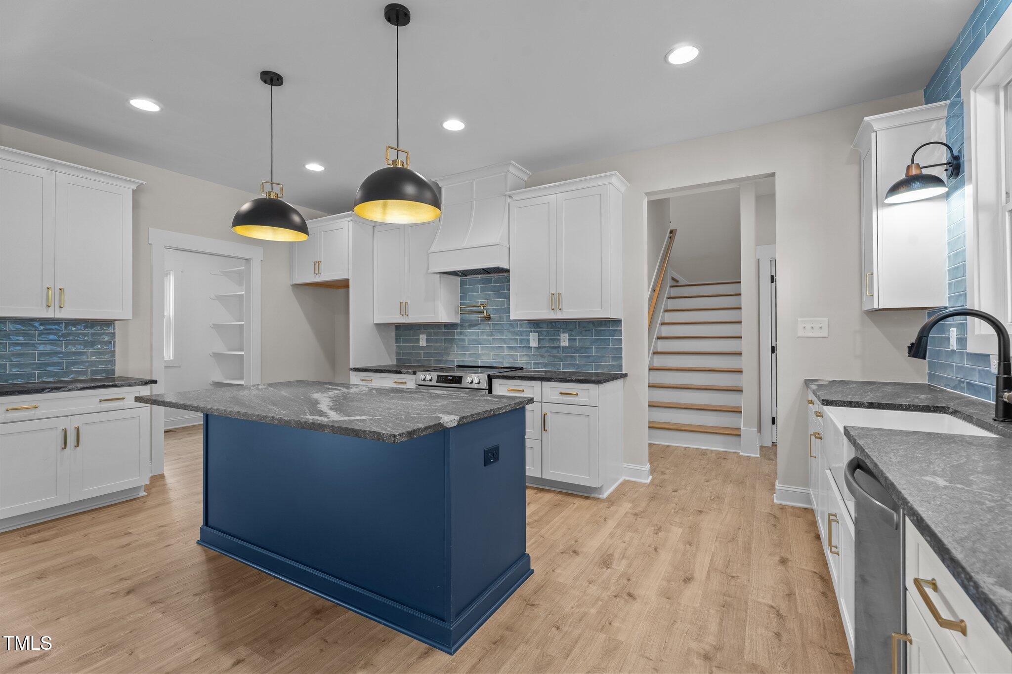 60 Stream View Way