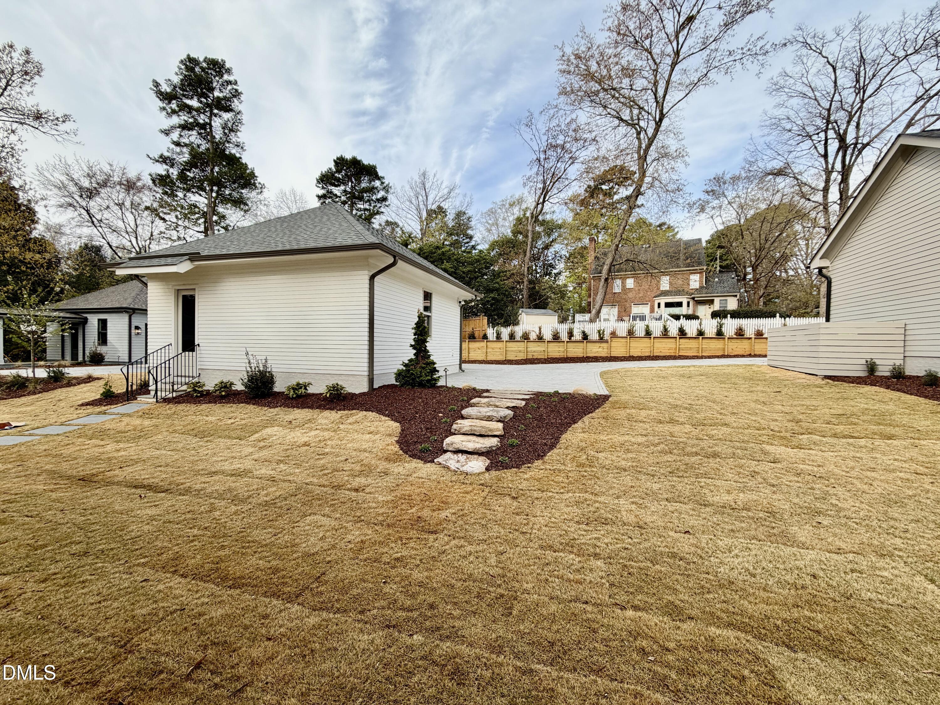 1225 Dixie Trail