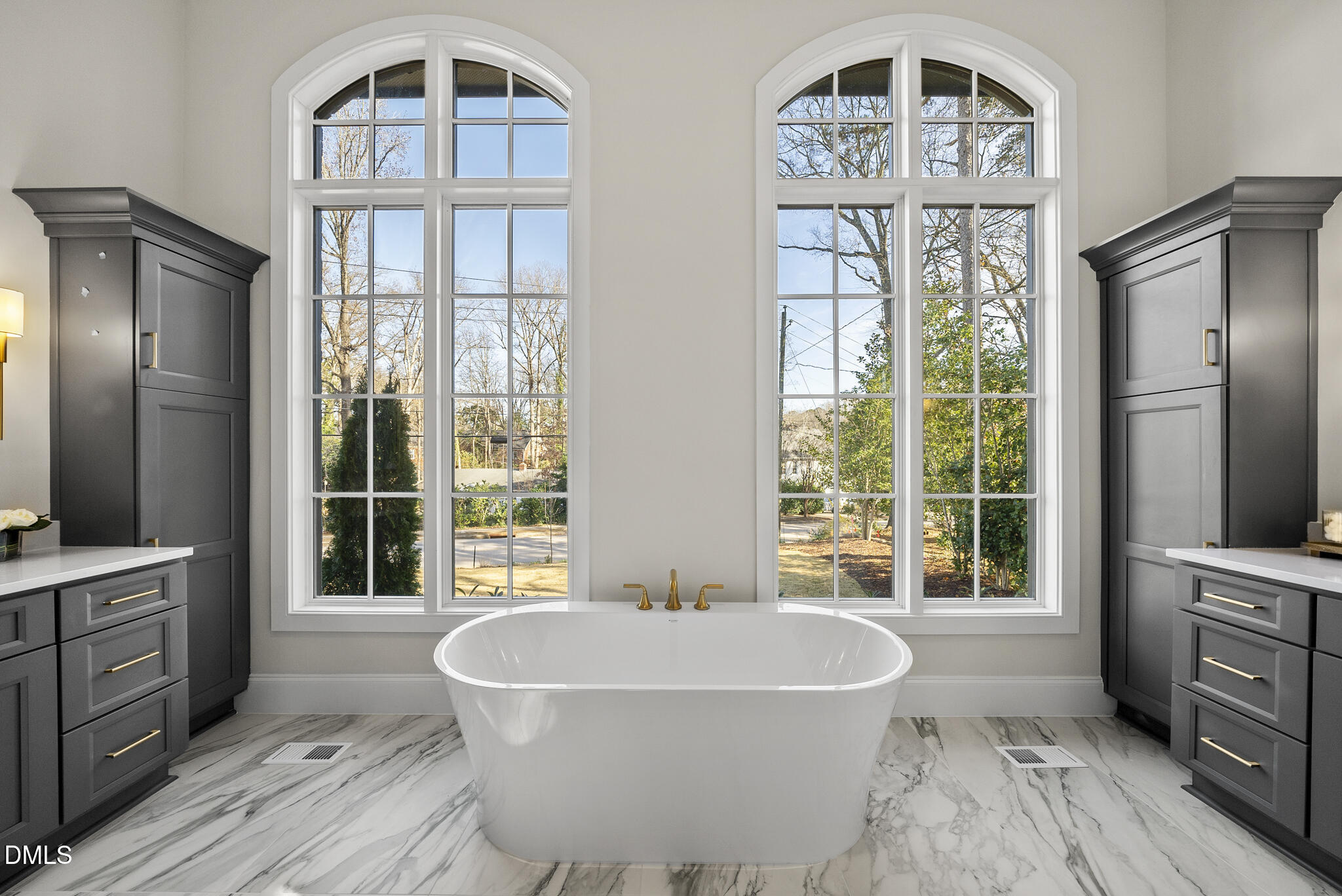 1221 Dixie Trail