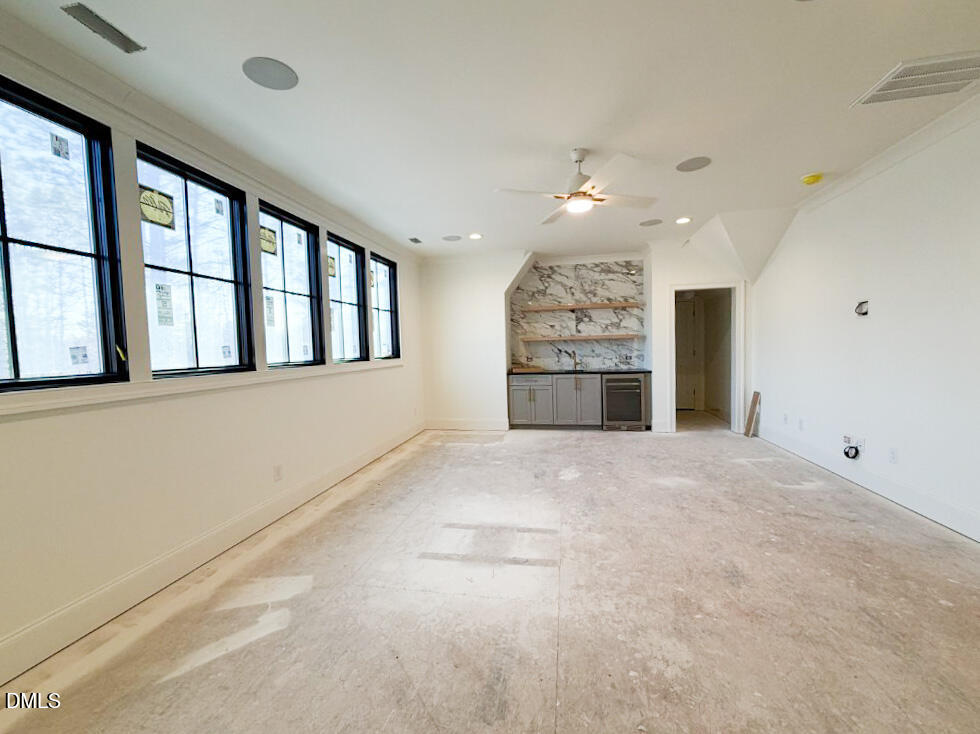 1513 Rock Dove Way