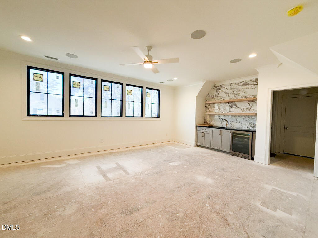 1513 Rock Dove Way