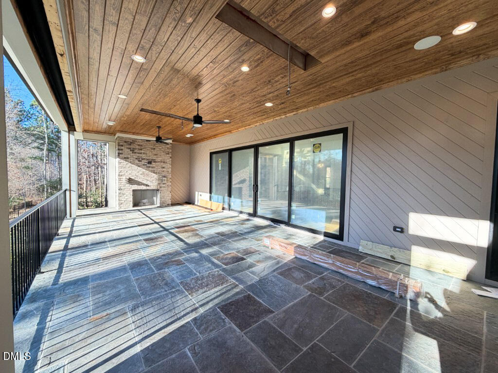 1513 Rock Dove Way