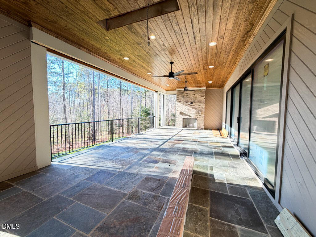 1513 Rock Dove Way