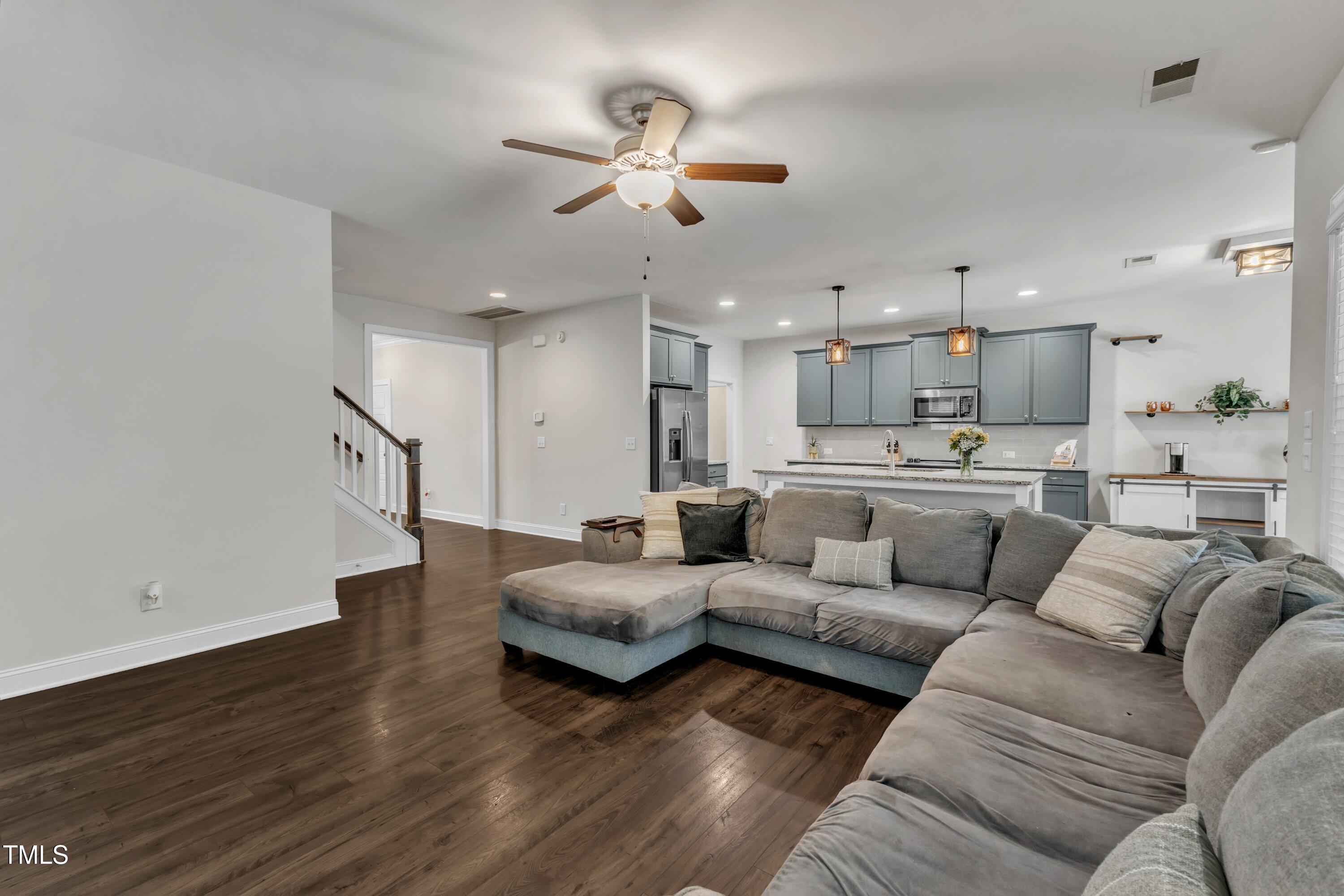 1725 River Club Way