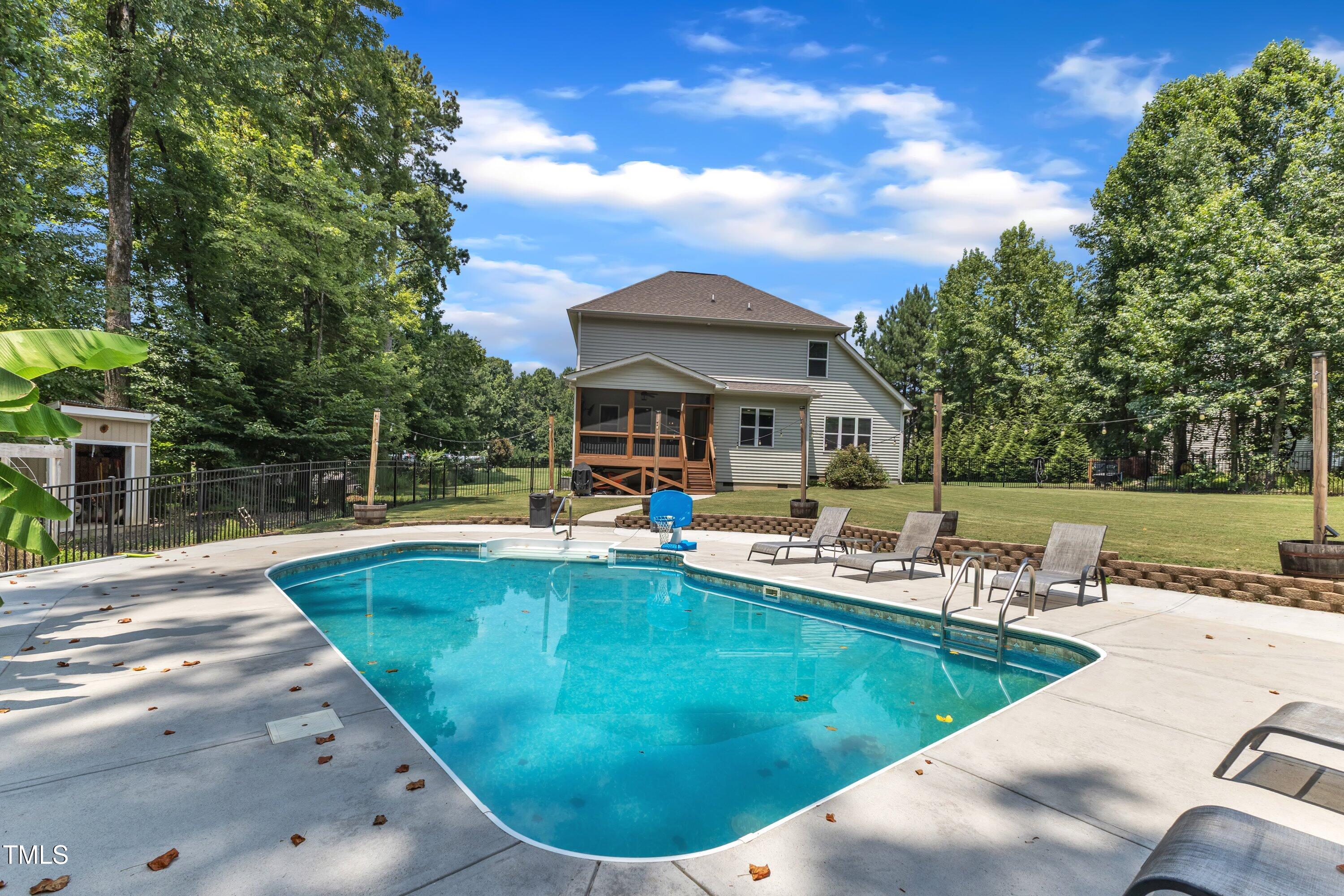1725 River Club Way
