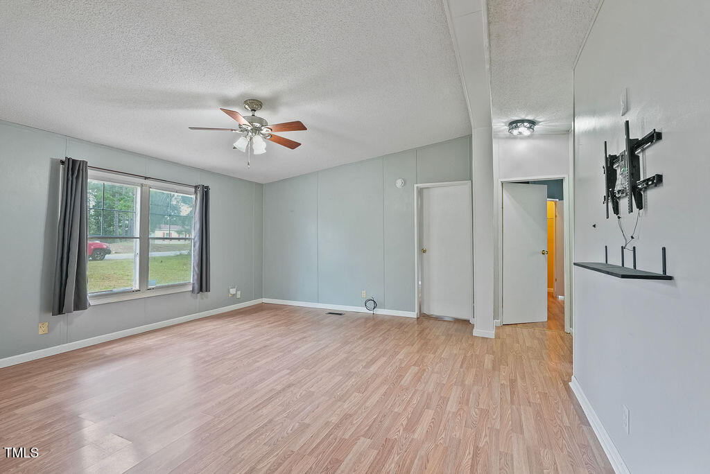 579 Lakerun Drive