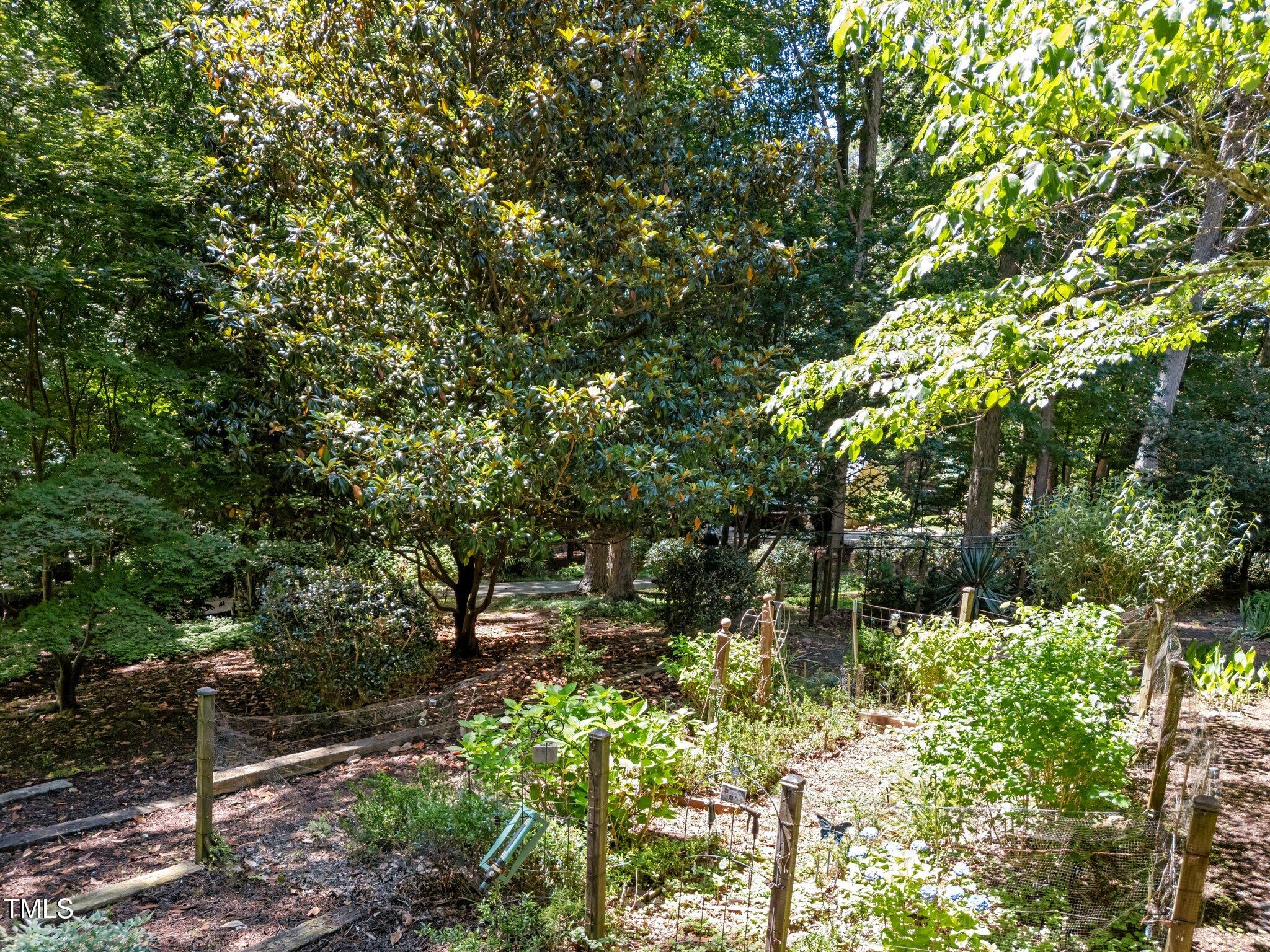 11425 Horsemans Trail